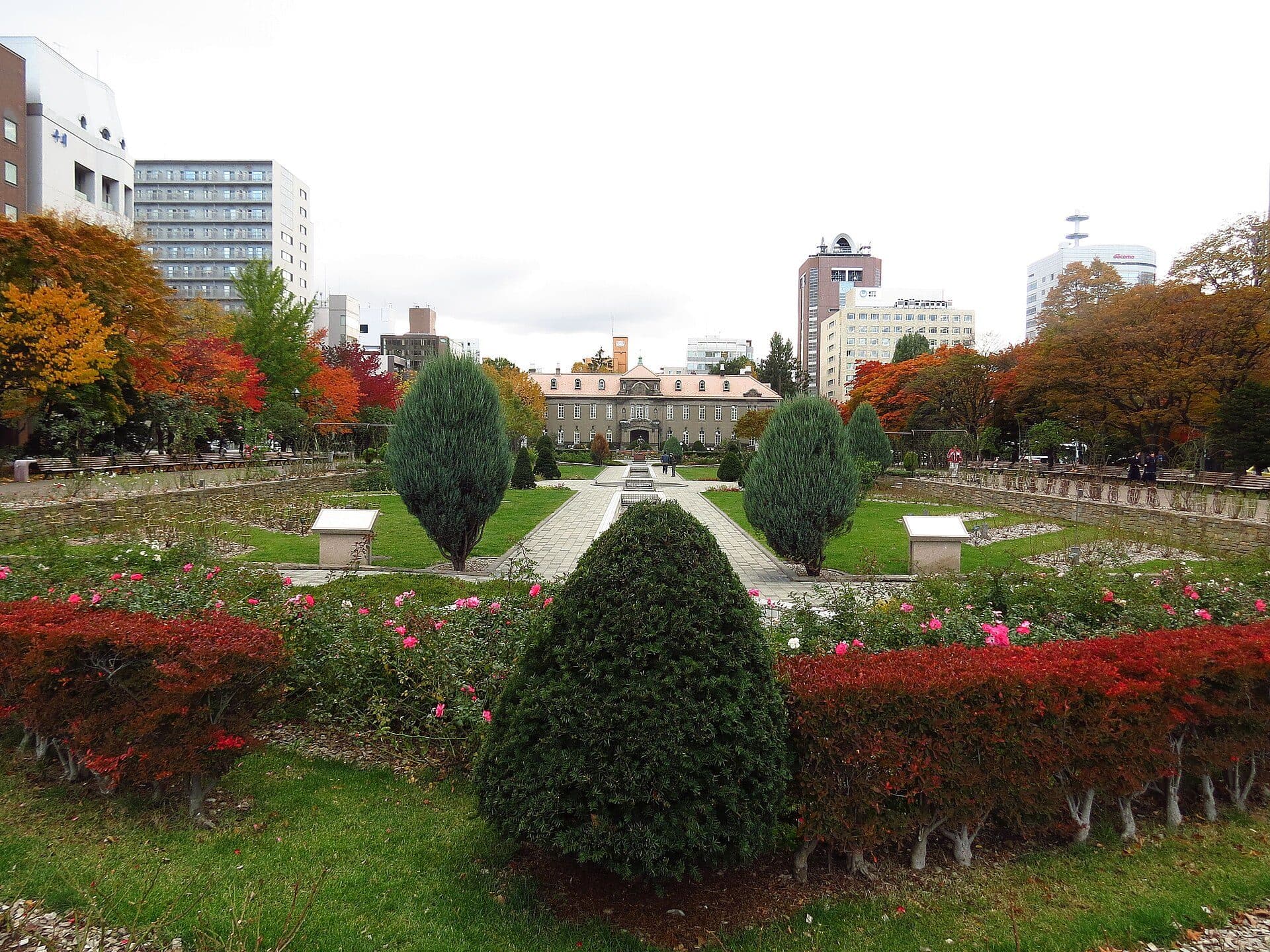 Fachada do edifício histórico Shiryokan no Parque Odori