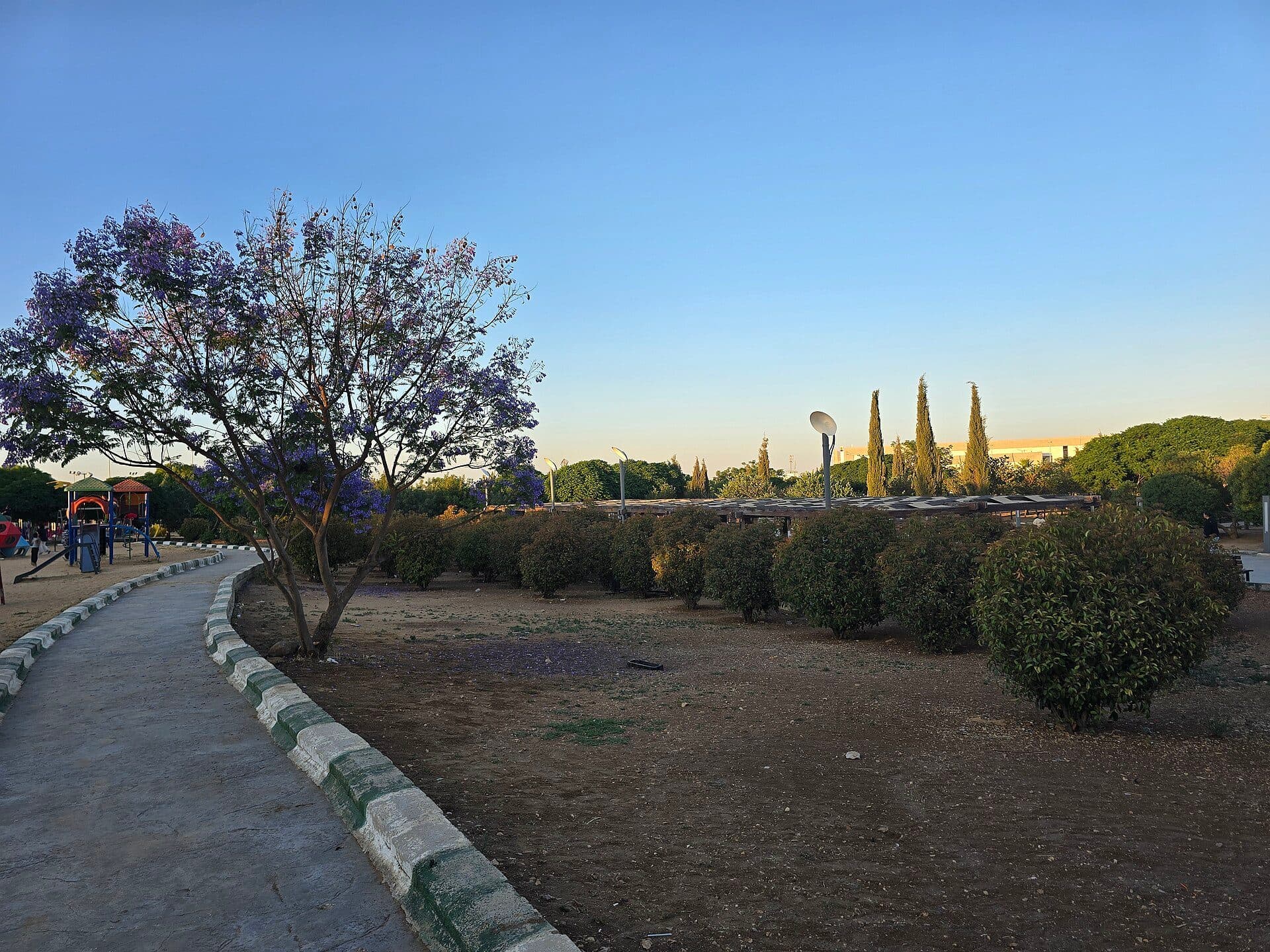 Vista do parque King Abdullah II Gardens na cidade de Irbid