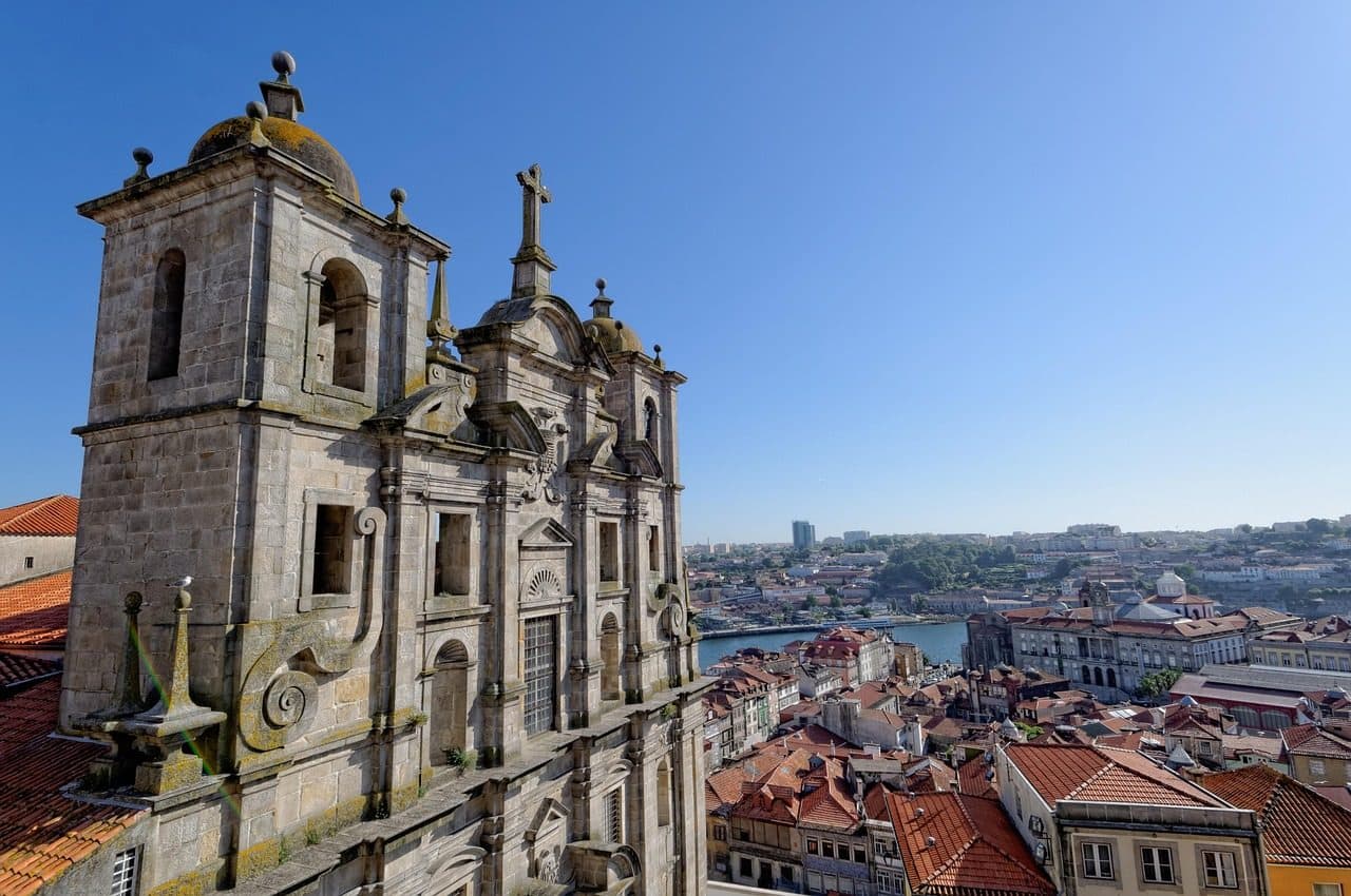 Vista do centro histórico da cidade do Porto, em Portugal