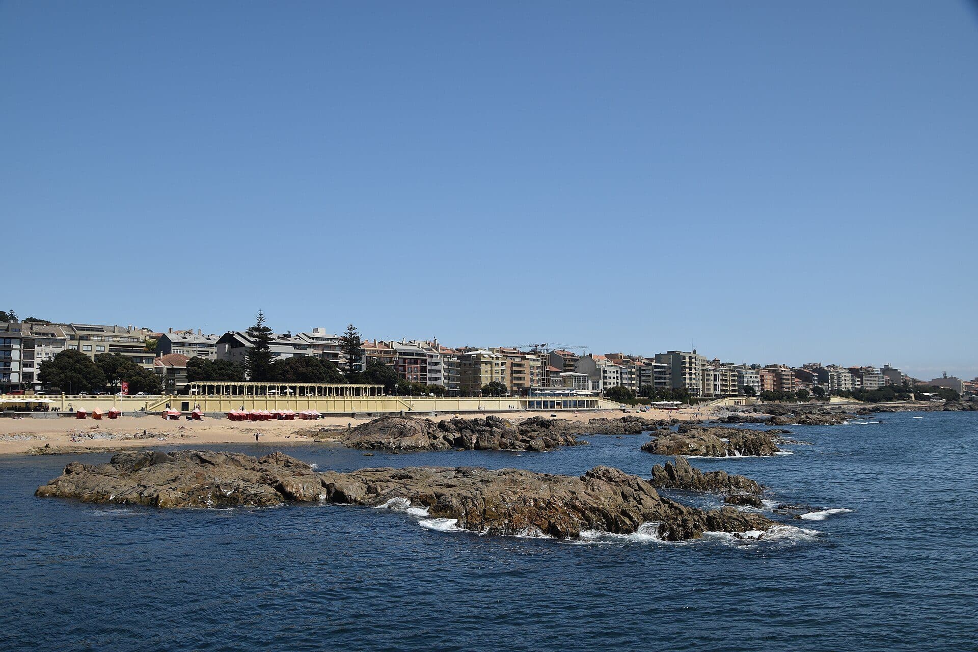 Vista da Praia do Molhe na cidade do Porto
