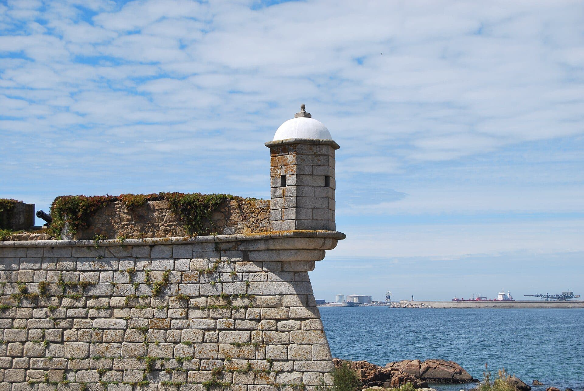 Vista do Forte de São Francisco Xavier, também conhecido como Castelo do Queijo