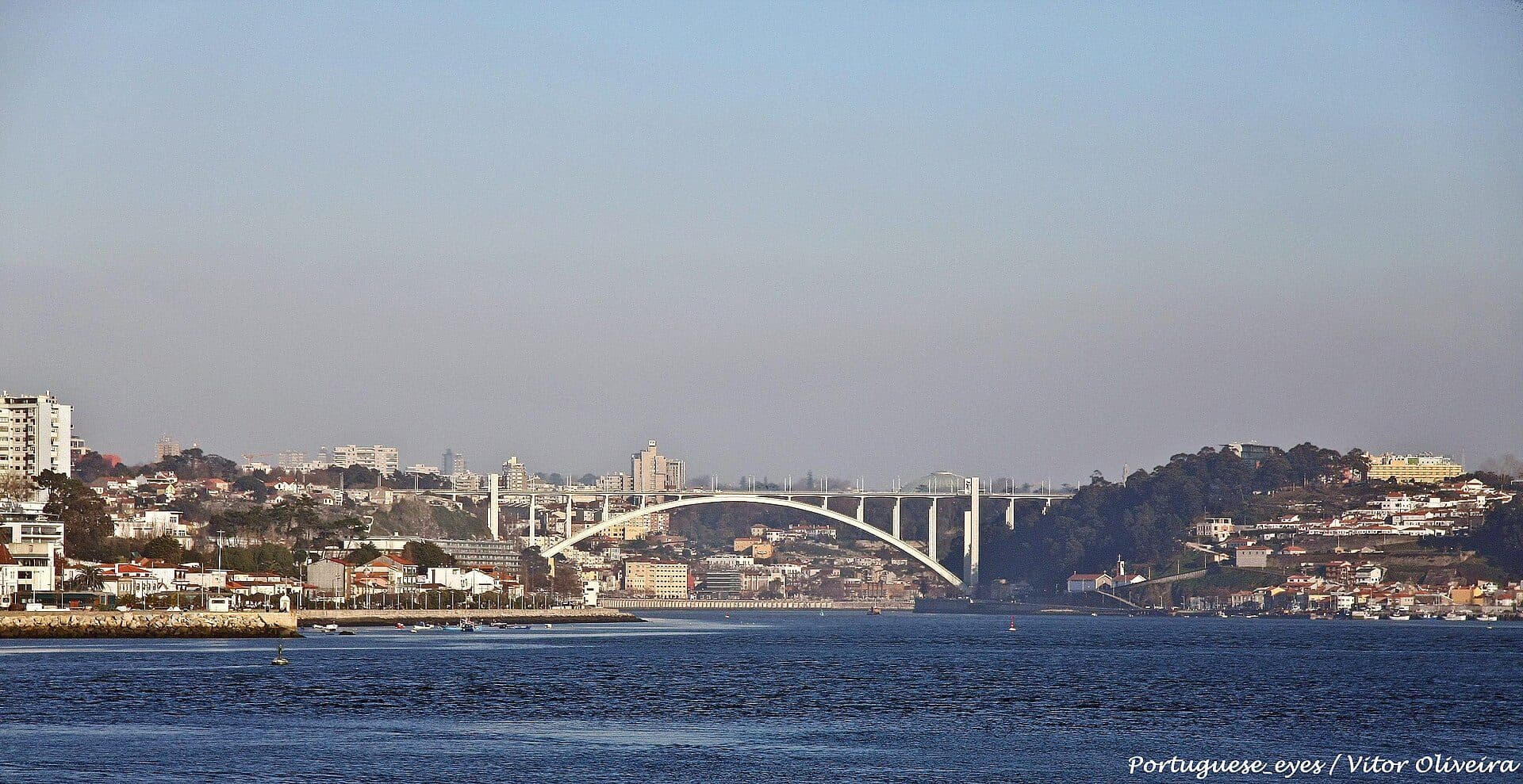 Vista do Rio Douro na cidade do Porto em Portugal