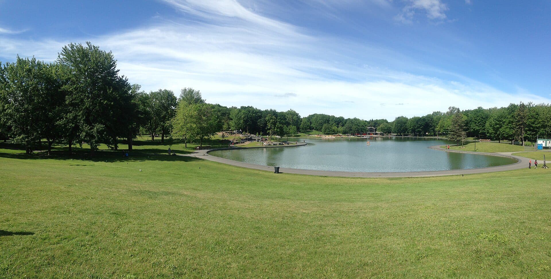 Vista panorâmica do Lac aux Castors no topo do Mont-Royal