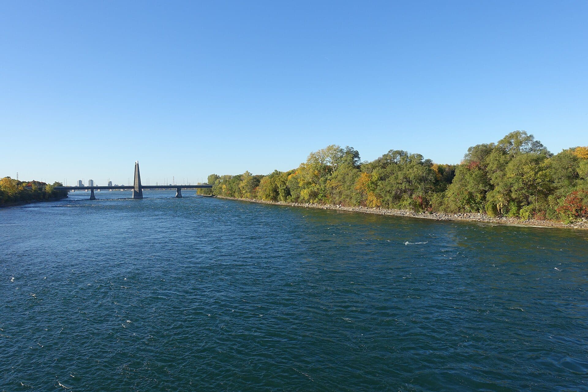 Vista do Parc Jean Drapeau na Île Sainte-Hélène em Montreal