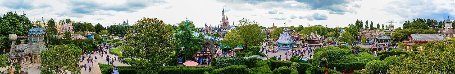 Vista panorâmica da área Fantasyland na Disneyland Paris