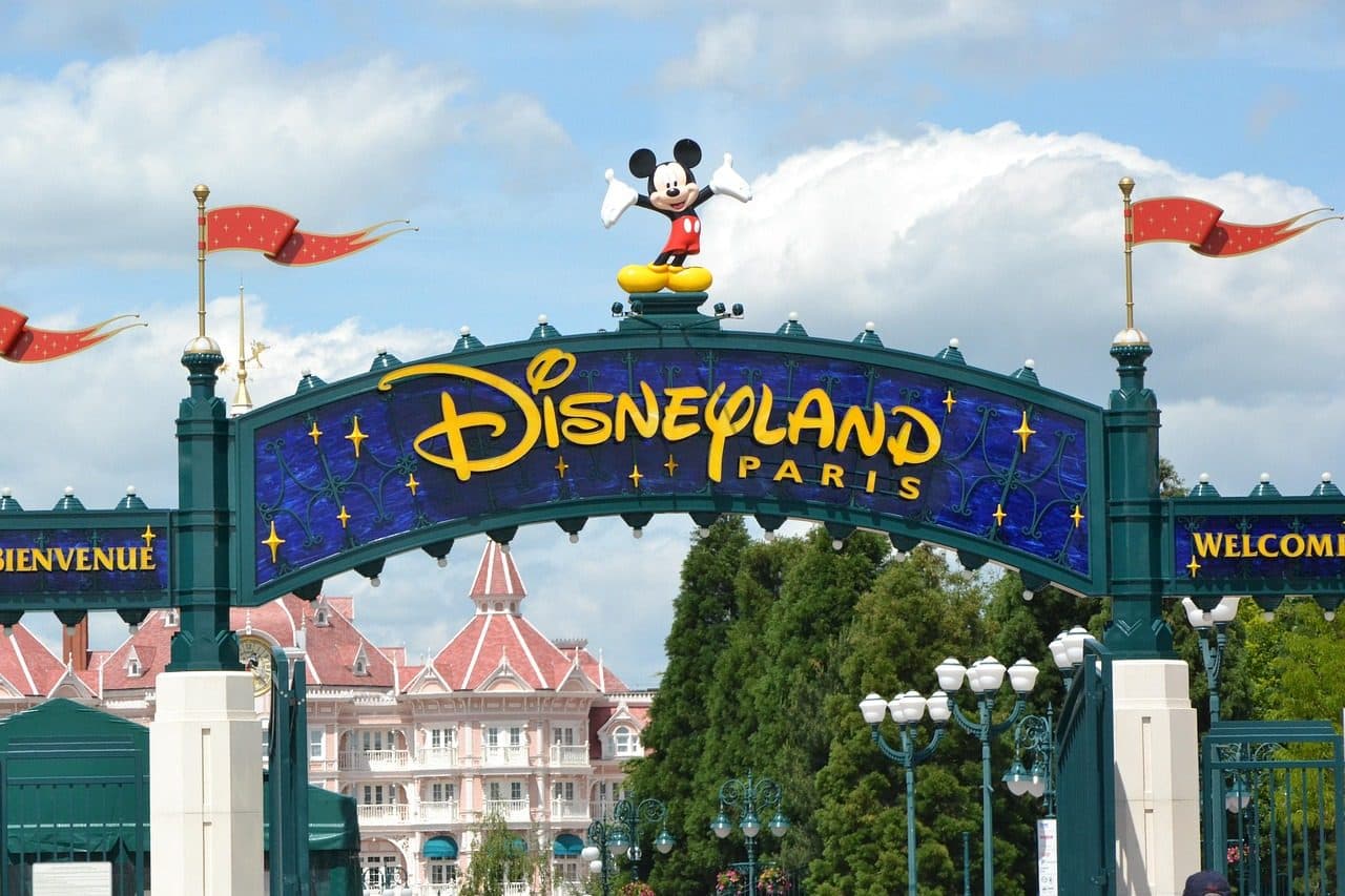 Entrada do parque temático Disneyland Paris na França