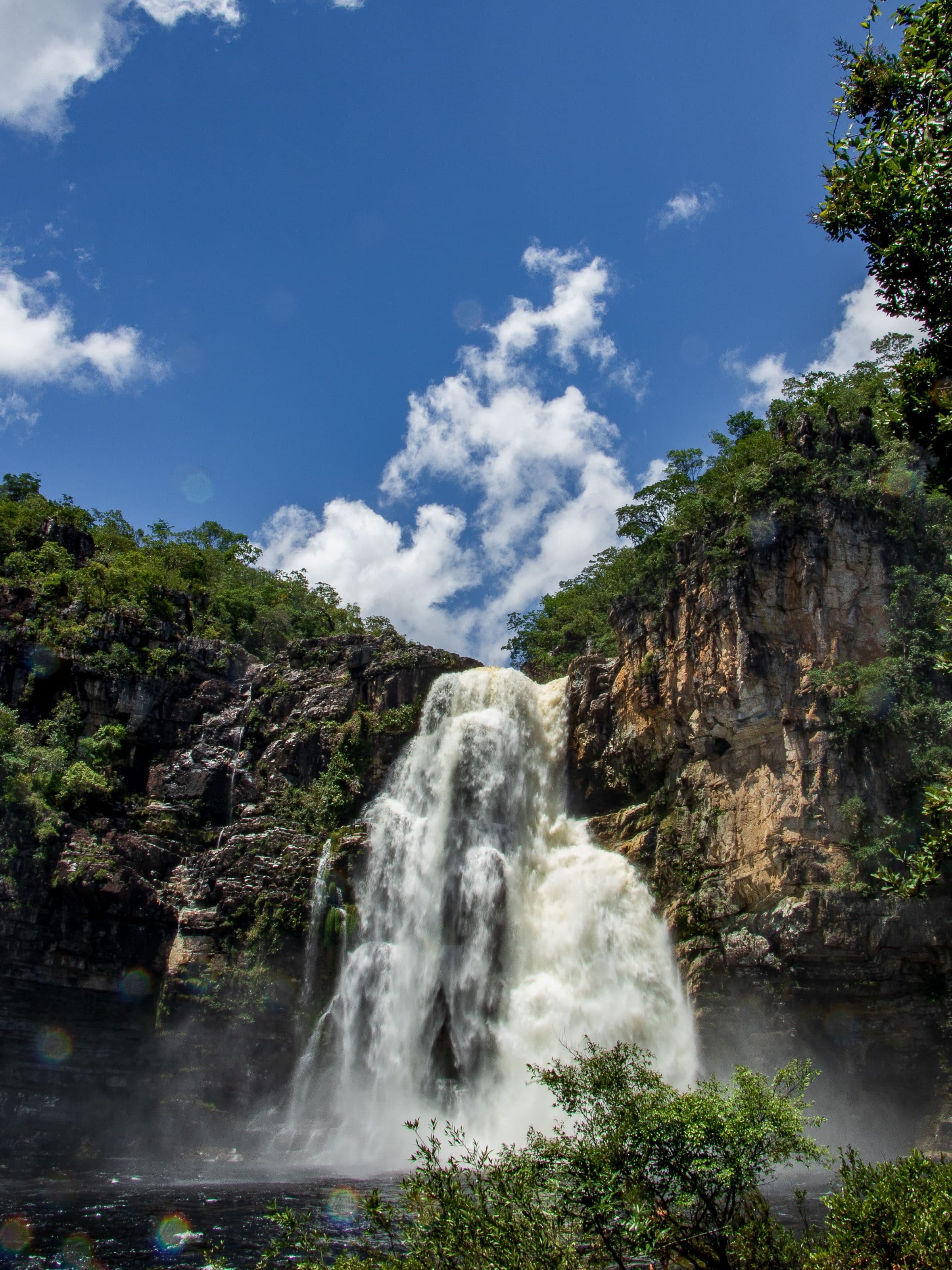 Cachoeira deságua no Parque Nacional da Chapada dos Veadeiros