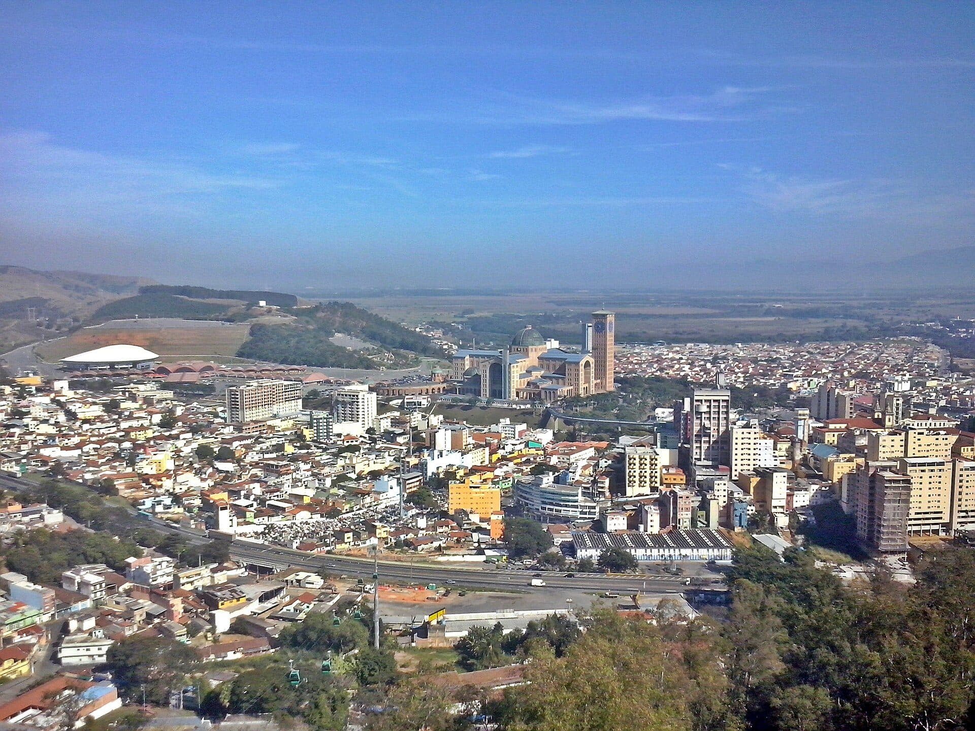 Vista panorâmica da cidade de Aparecida a partir do Mirante do Cruzeiro