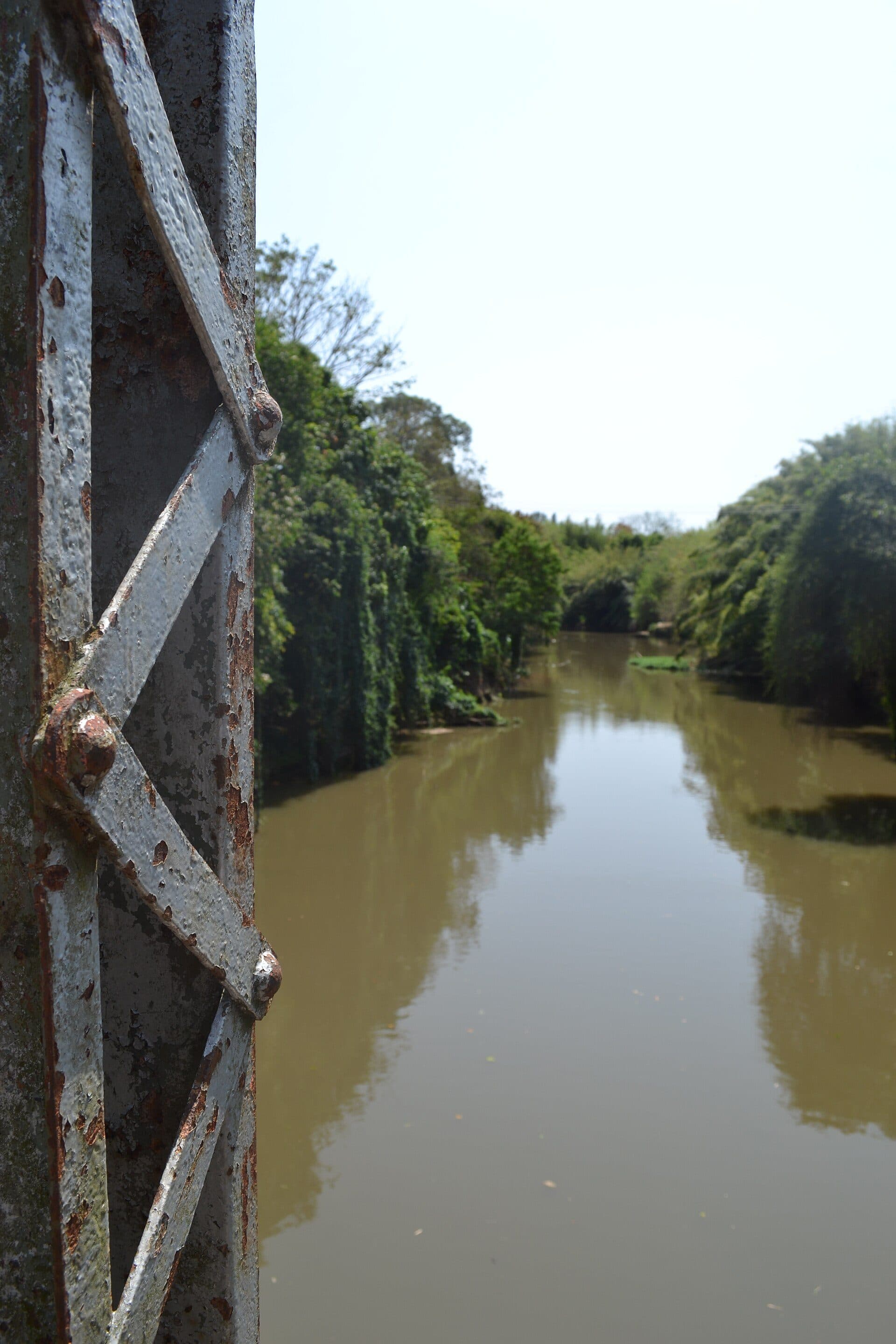 Ponte metálica sobre o Rio Atibaia em Campinas