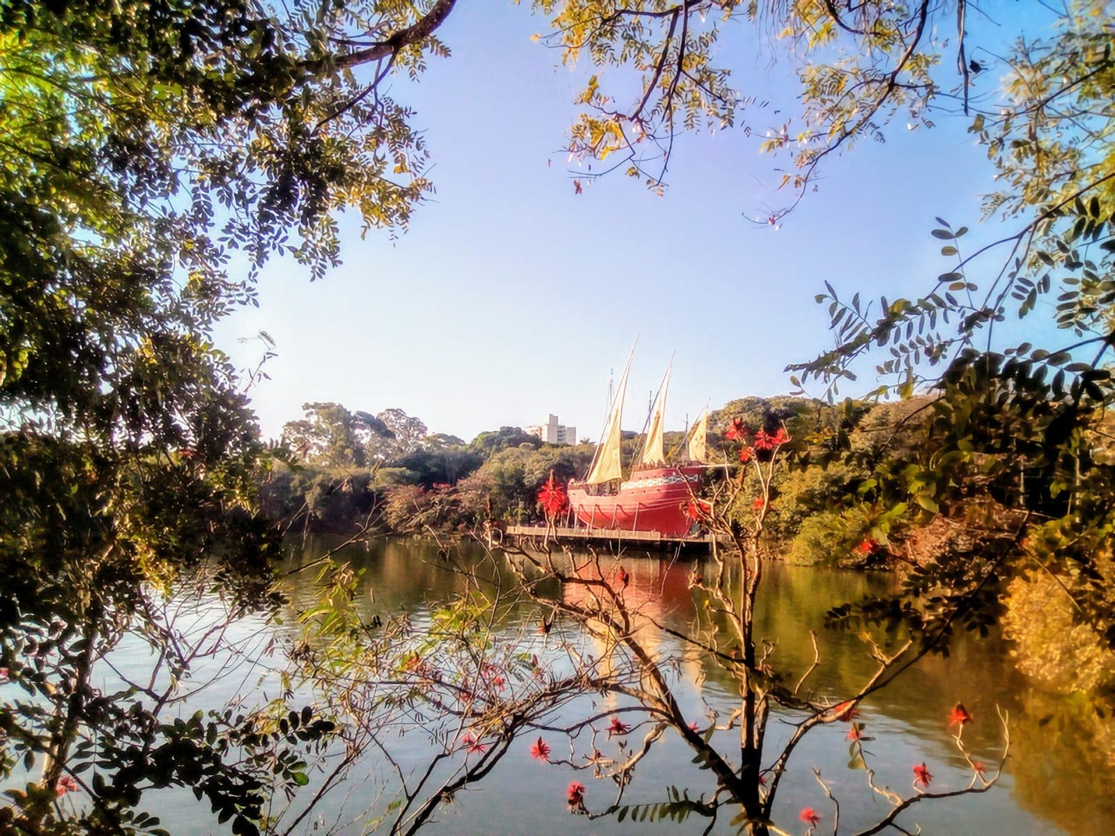 Vista da Lagoa do Taquaral no Parque Portugal em Campinas