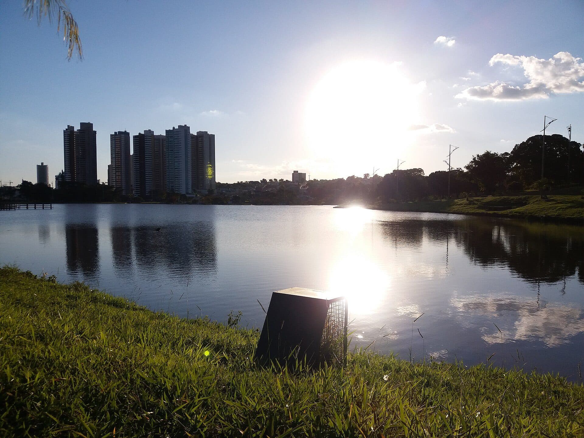 Vista do Parque das Nações Indígenas em Campo Grande, Brasil