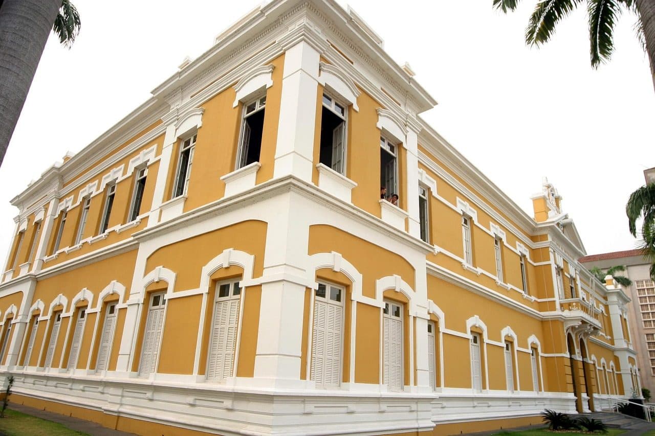 Fachada de um edifício na cidade de Cuiabá