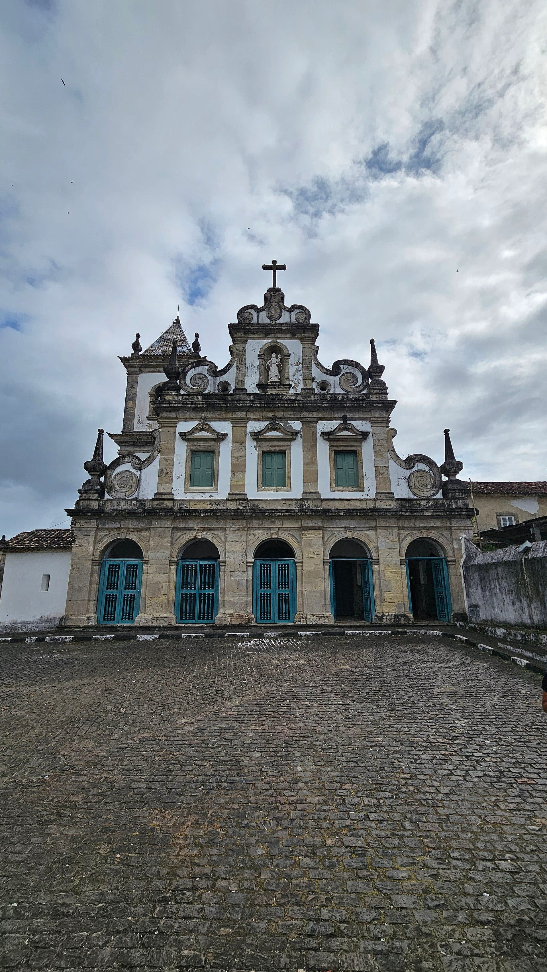 Vista da Igreja e Convento de Santo Antônio em Cairu, Bahia