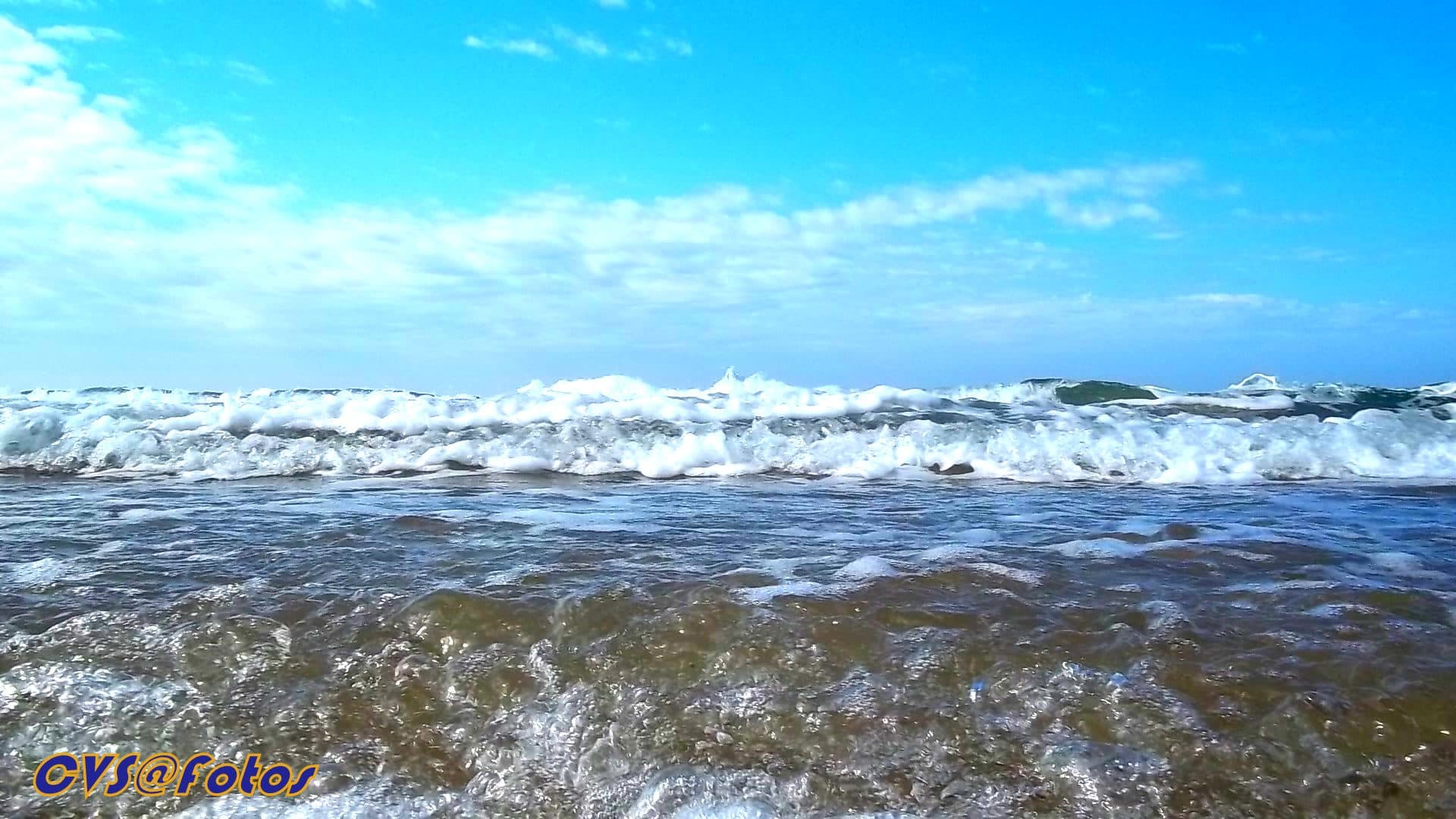 Vista da praia de Capão da Canoa com águas de quartzo