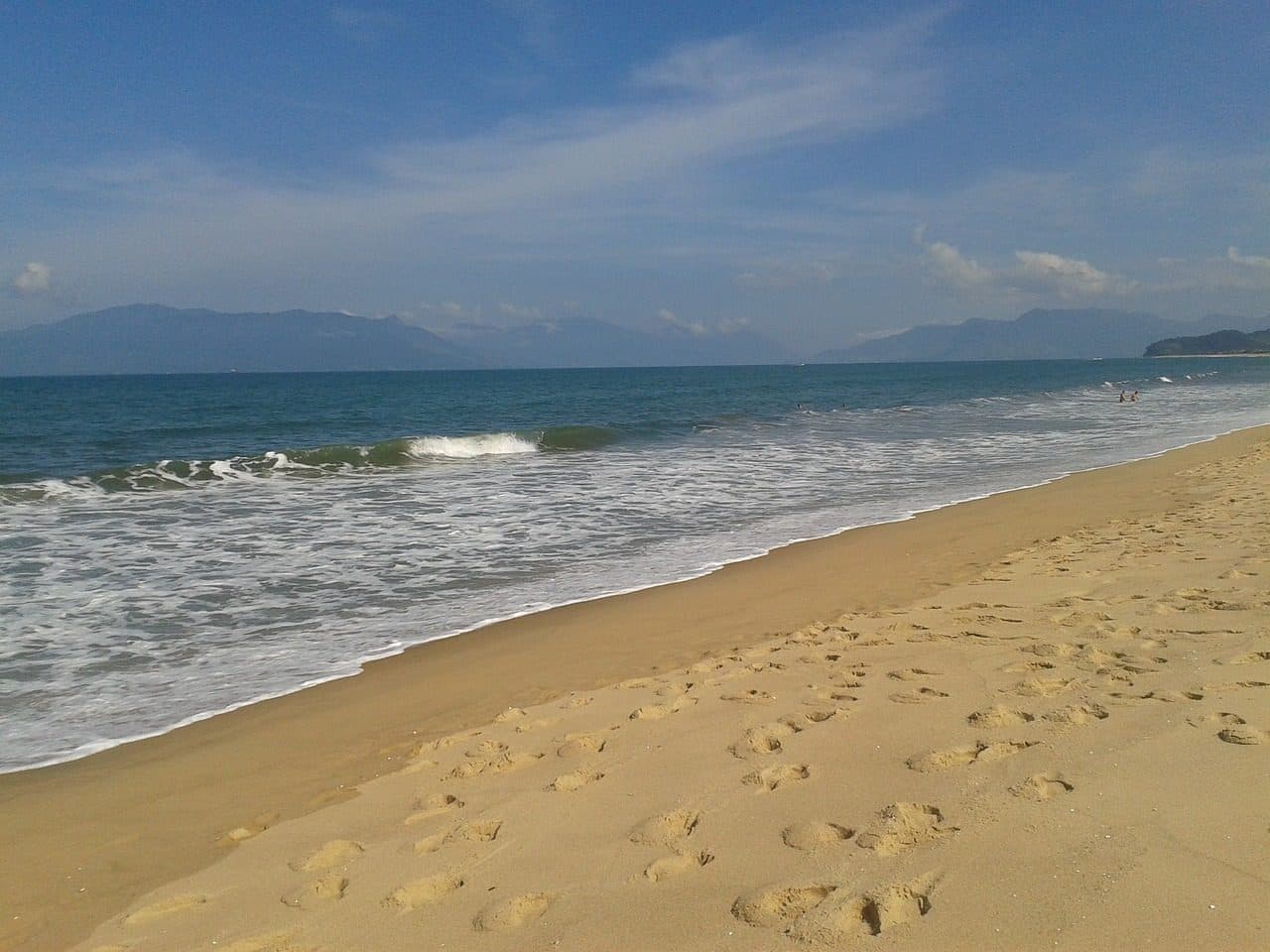 Vista da praia de Massaguaçu em Caraguatatuba no Brasil