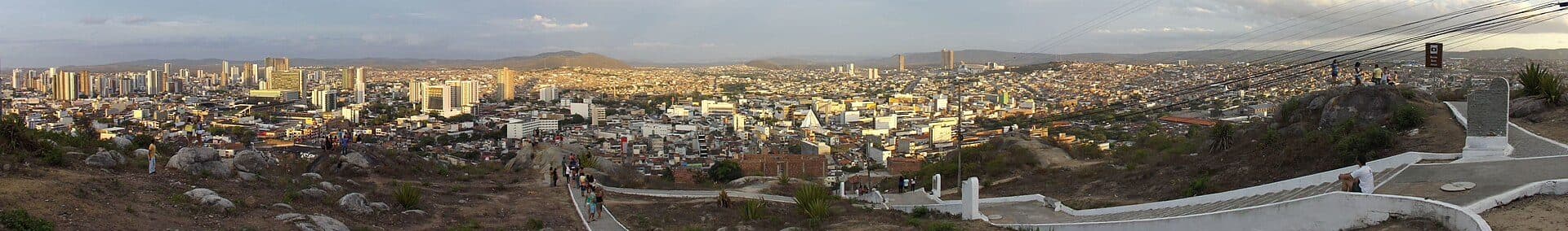 Vista panorâmica dos prédios e do horizonte urbano de Caruaru, Pernambuco