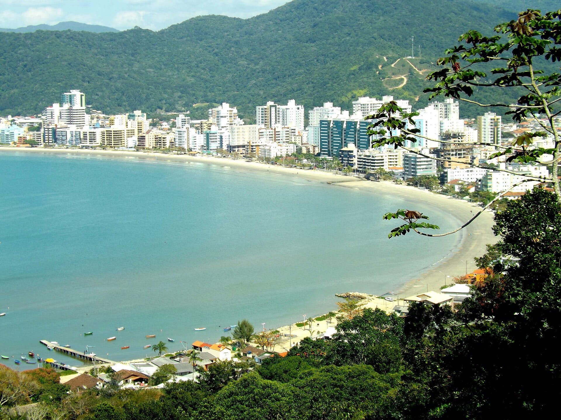 Vista panorâmica a partir do mirante em Itapema