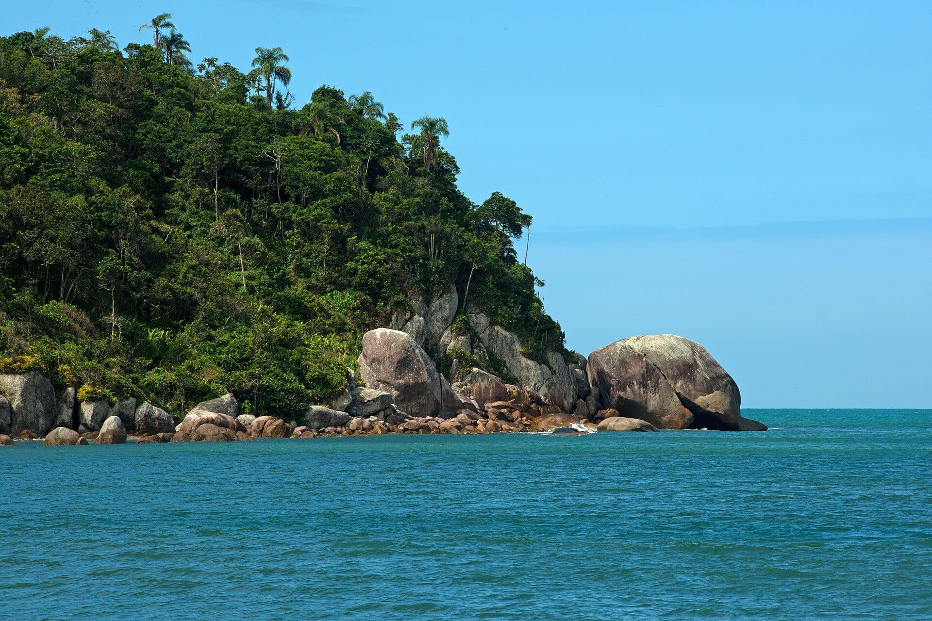 Vista da Praia da Ilhota em Itapema, Santa Catarina