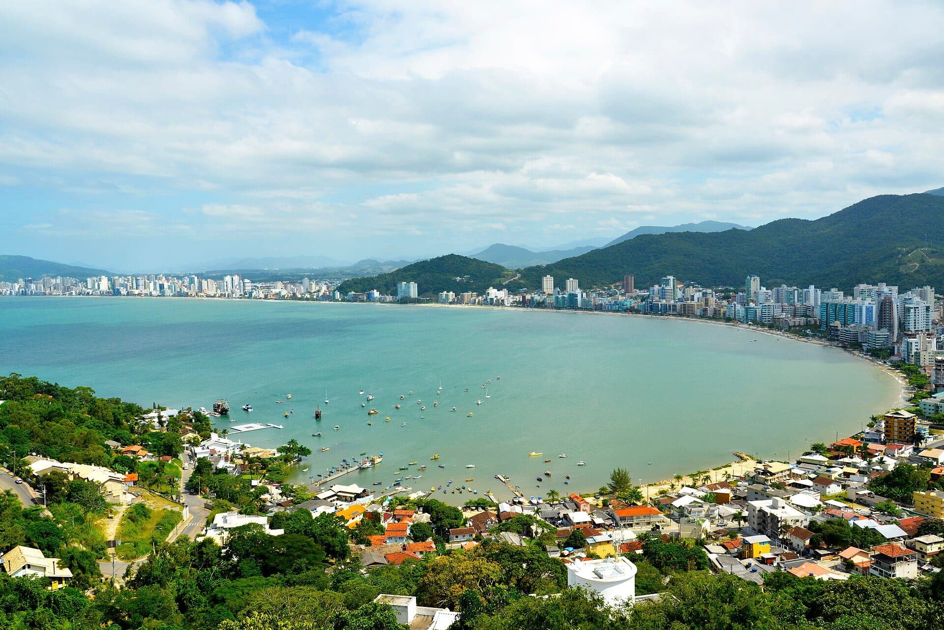 Vista do Mirante do Encanto em Itapema, Santa Catarina