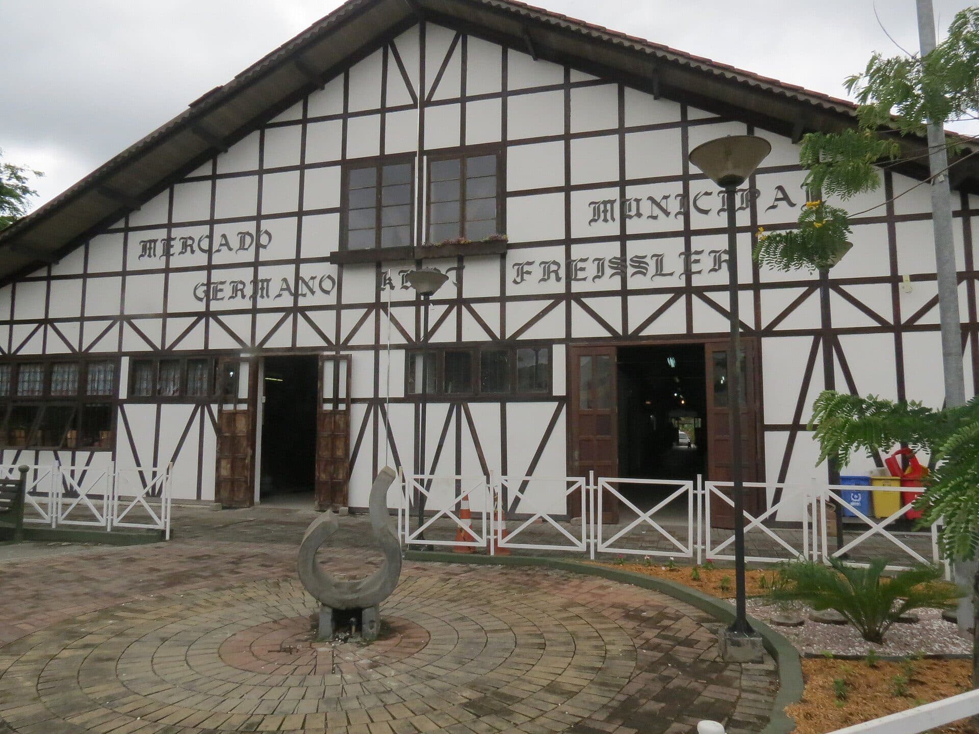 Vista externa do Mercado Municipal de Joinville