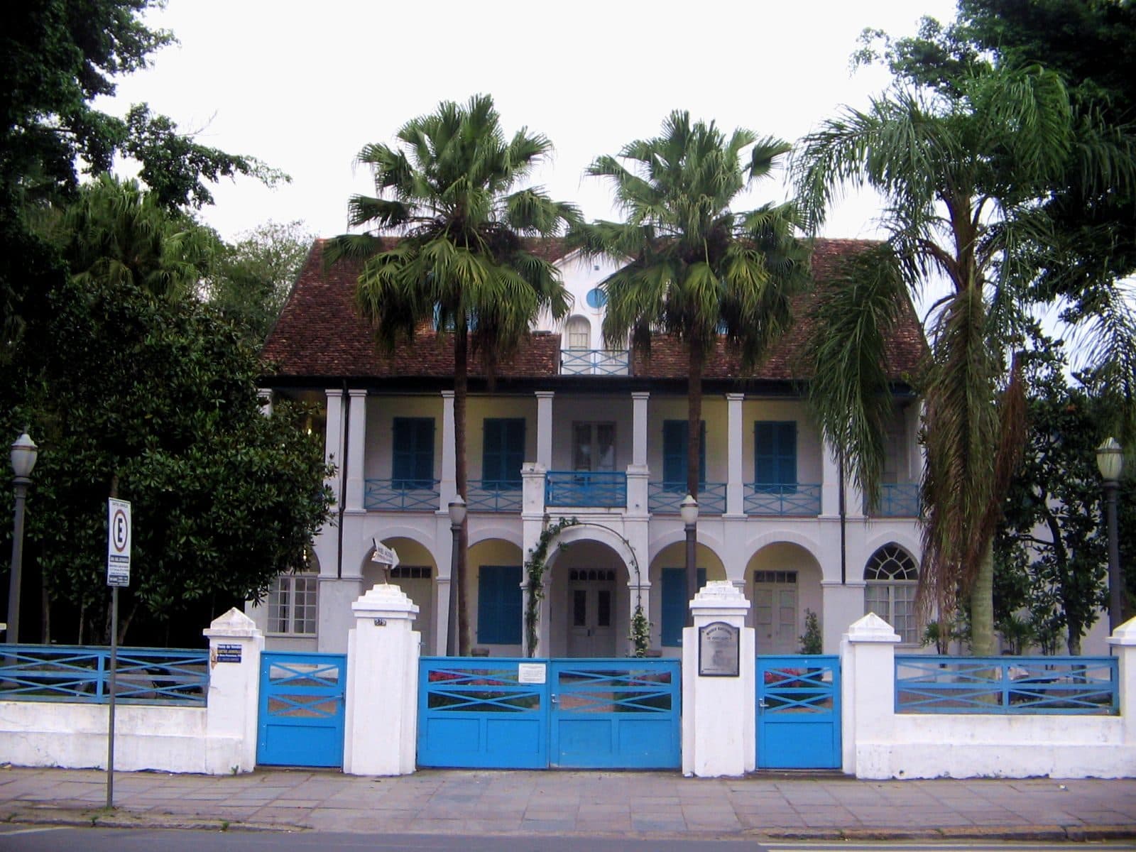 Fachada do casarão histórico da Maison de Joinville