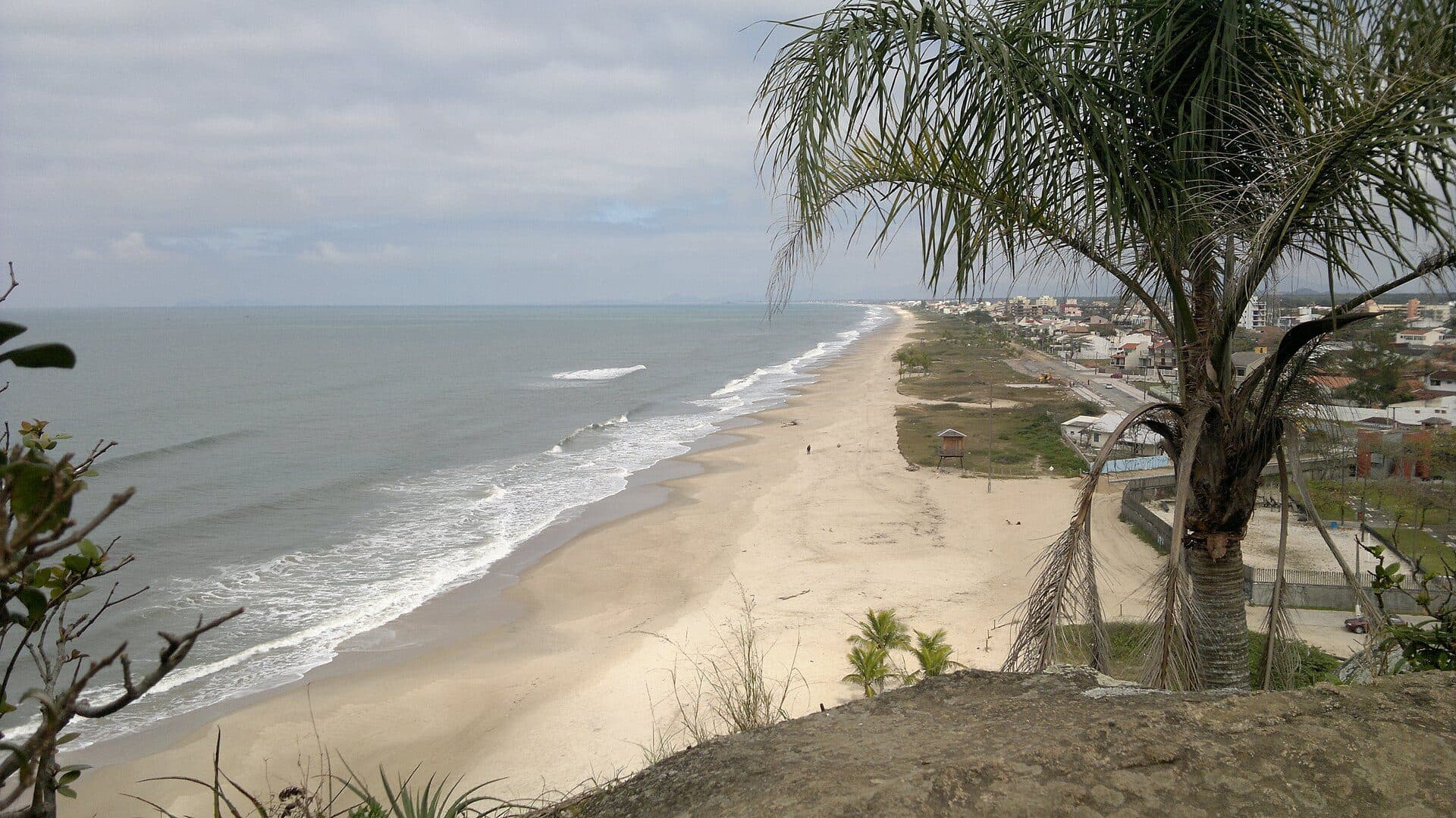 Vista do Morro do Cristo em Guaratuba, no litoral do Paraná