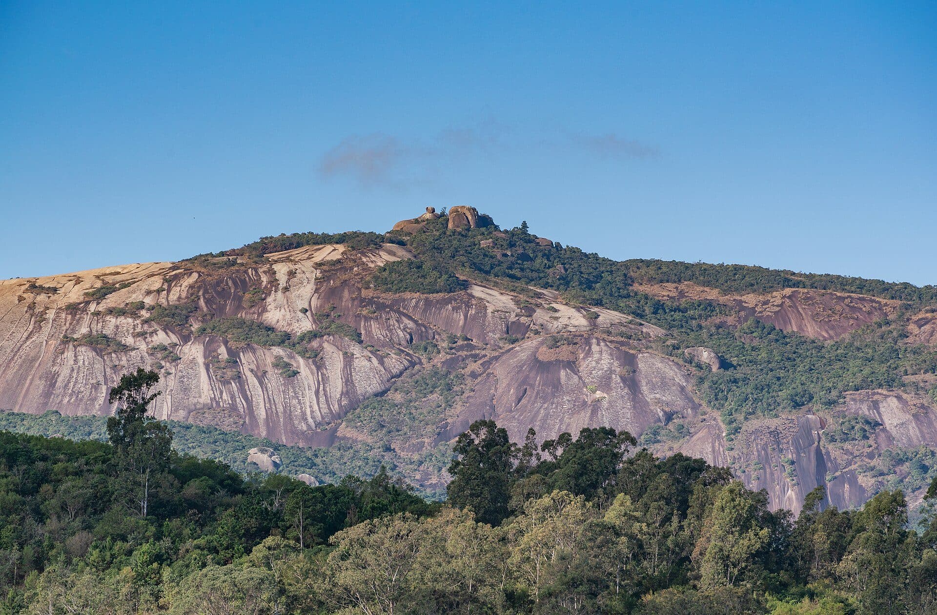 Vista da paisagem montanhosa da Serra de Itapetinga
