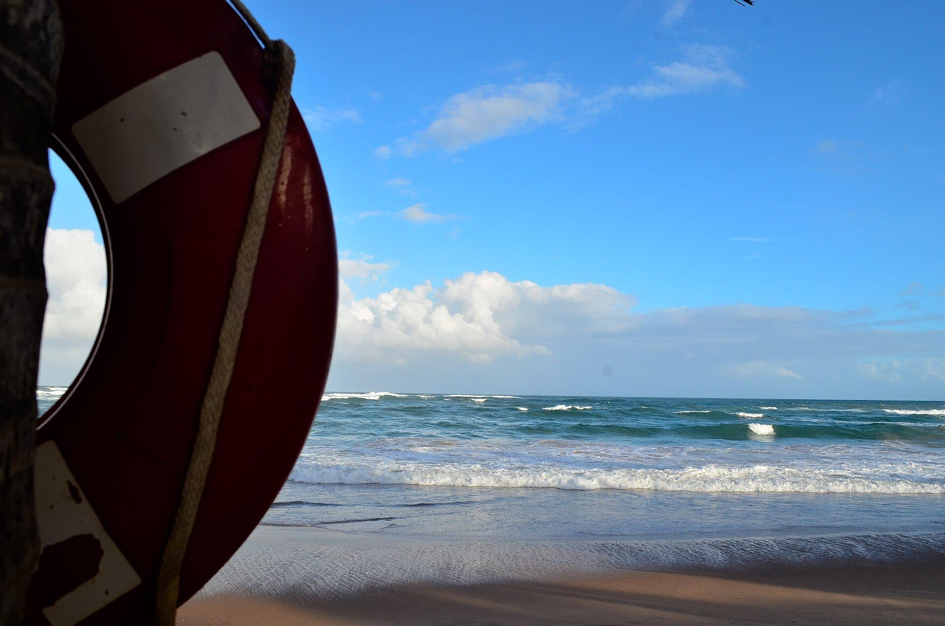 Vista da Praia de Busca Vida no município de Camaçari