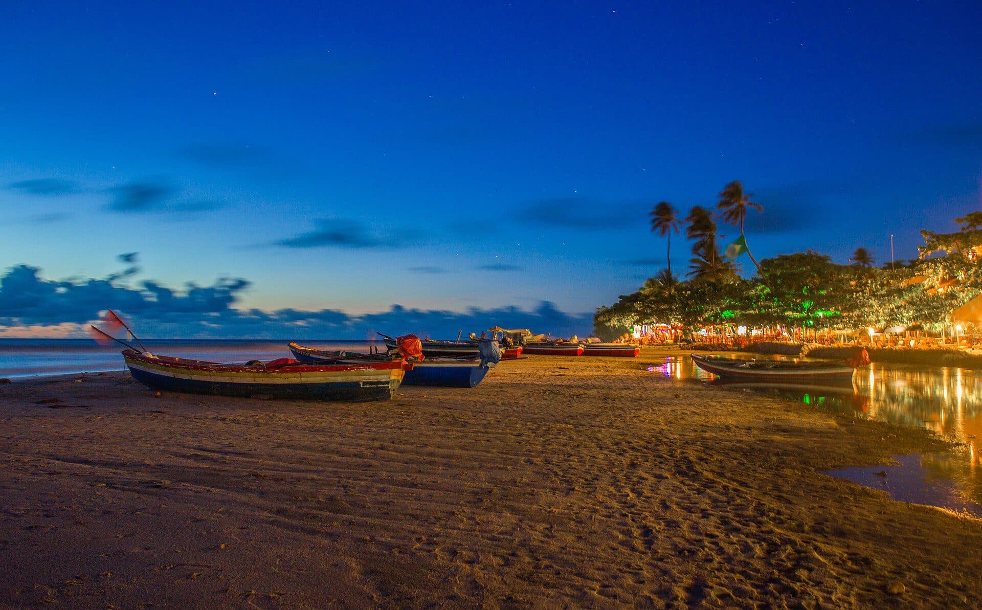 Vista noturna da Praia de Jeri em Jericoacoara, no Ceará