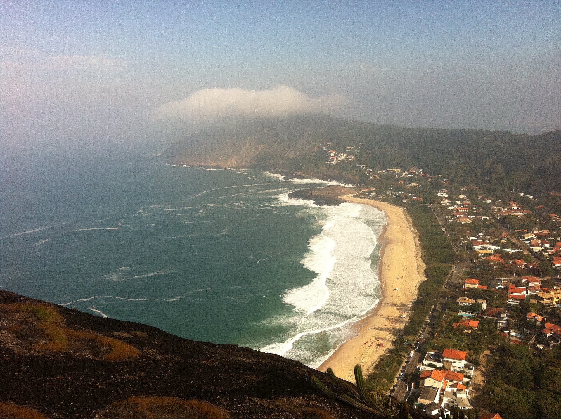 Vista da paisagem natural no Parque Estadual da Serra da Tiririca