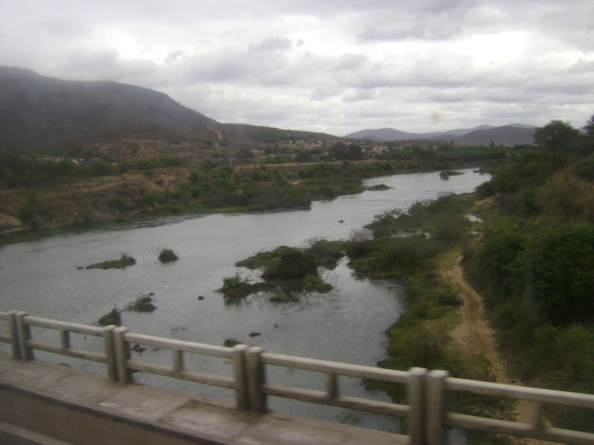 Vista do Rio de Contas na cidade de Jequié