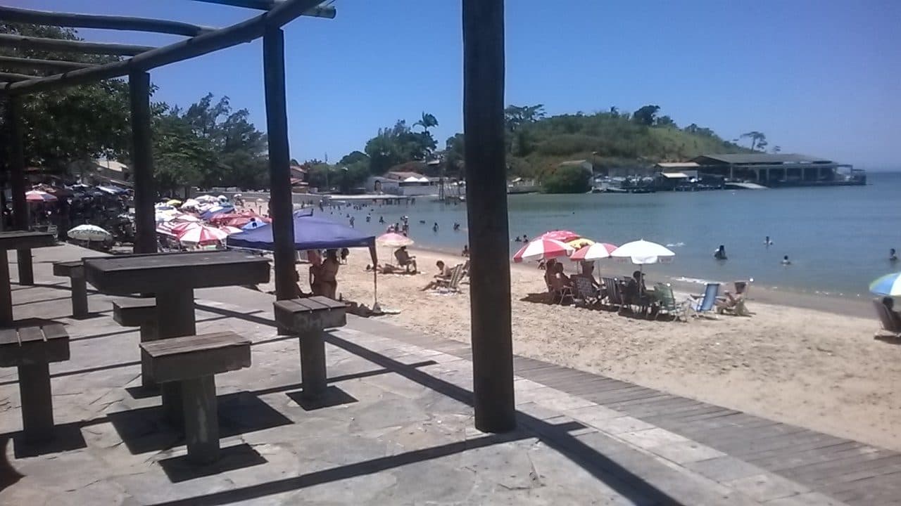 Vista da orla e do mar na Praia da Tartaruga