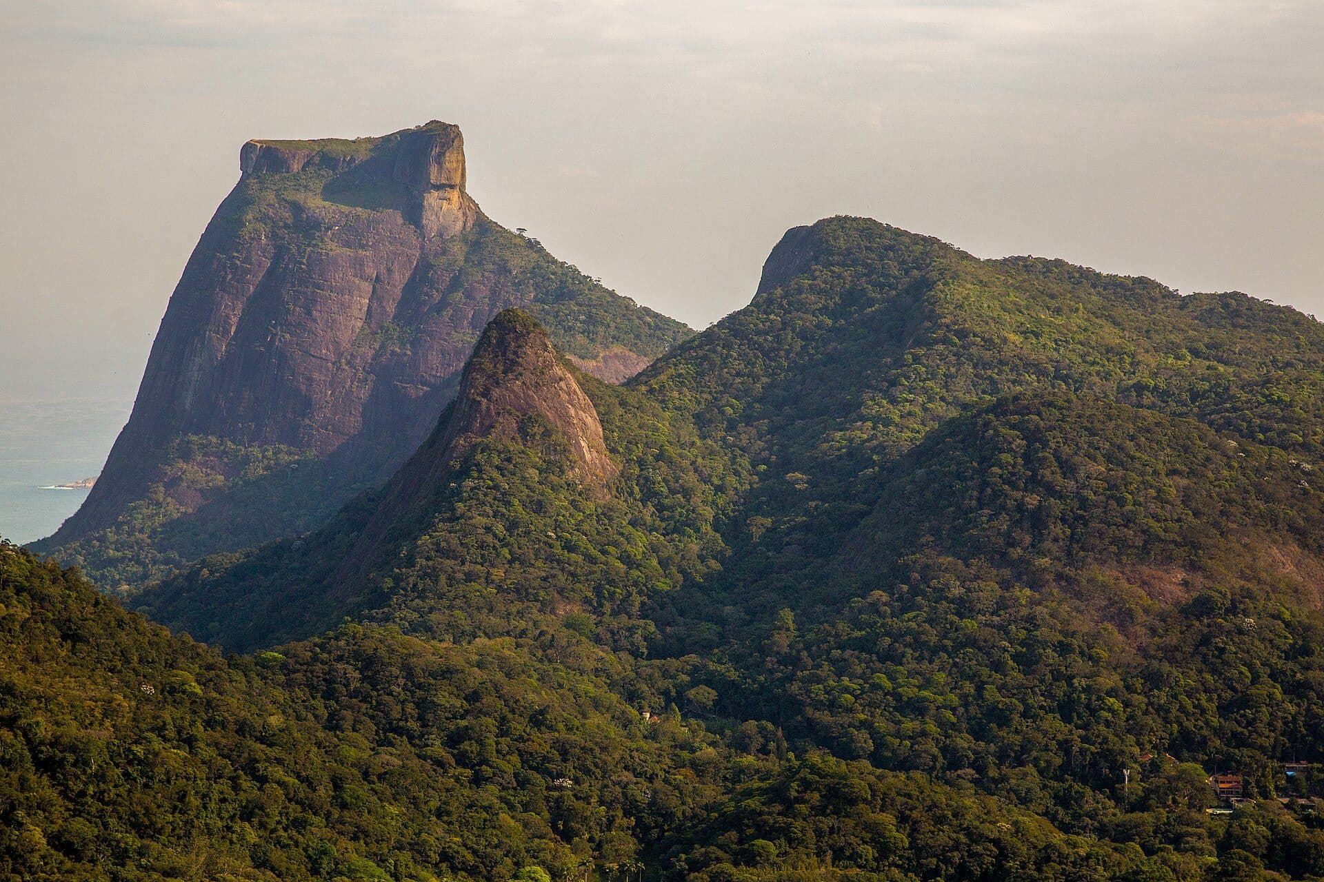 Vista da Pedra da Gávea na cidade do Rio de Janeiro