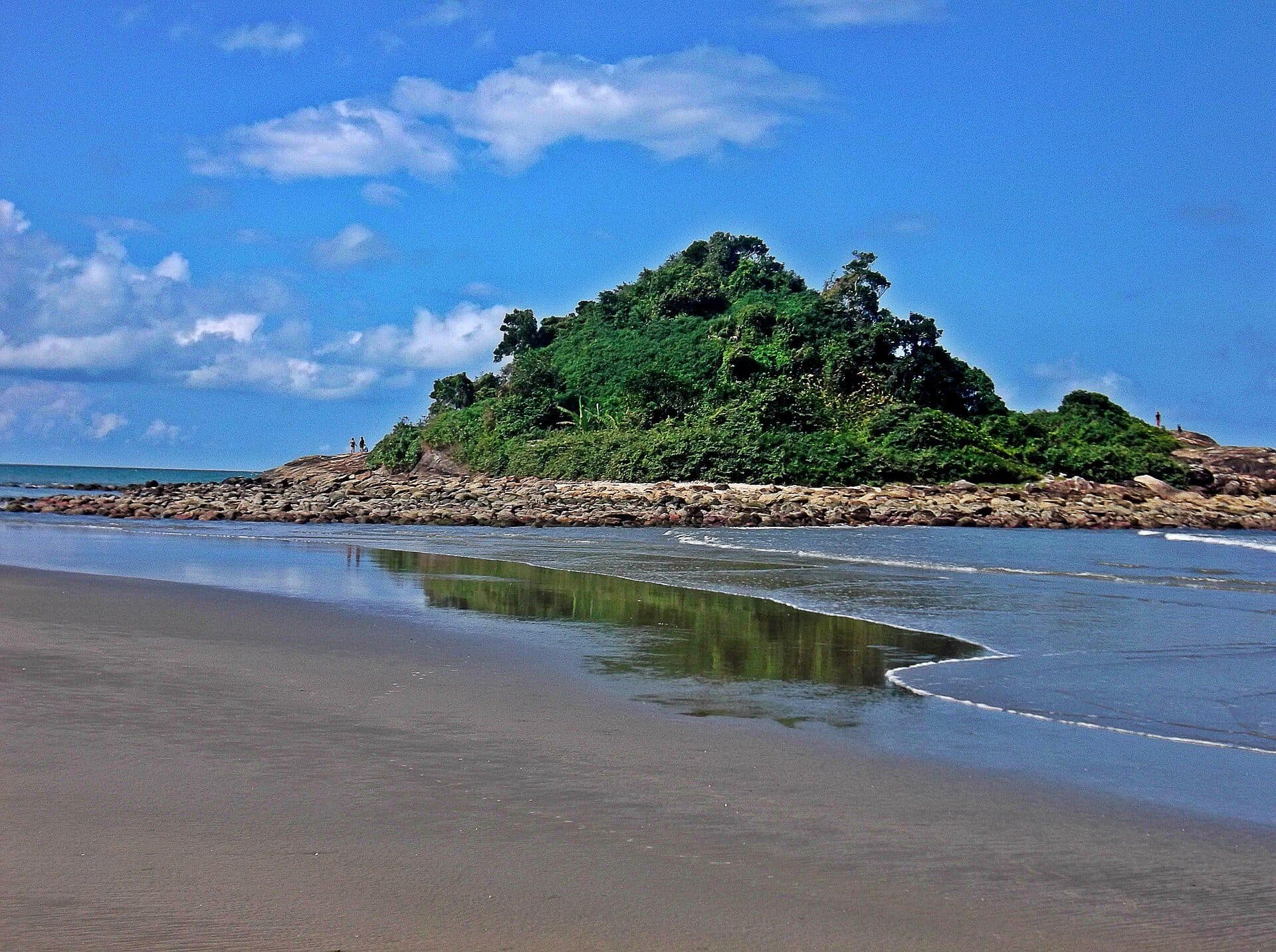 Vista da Praia dos Pescadores durante a maré baixa