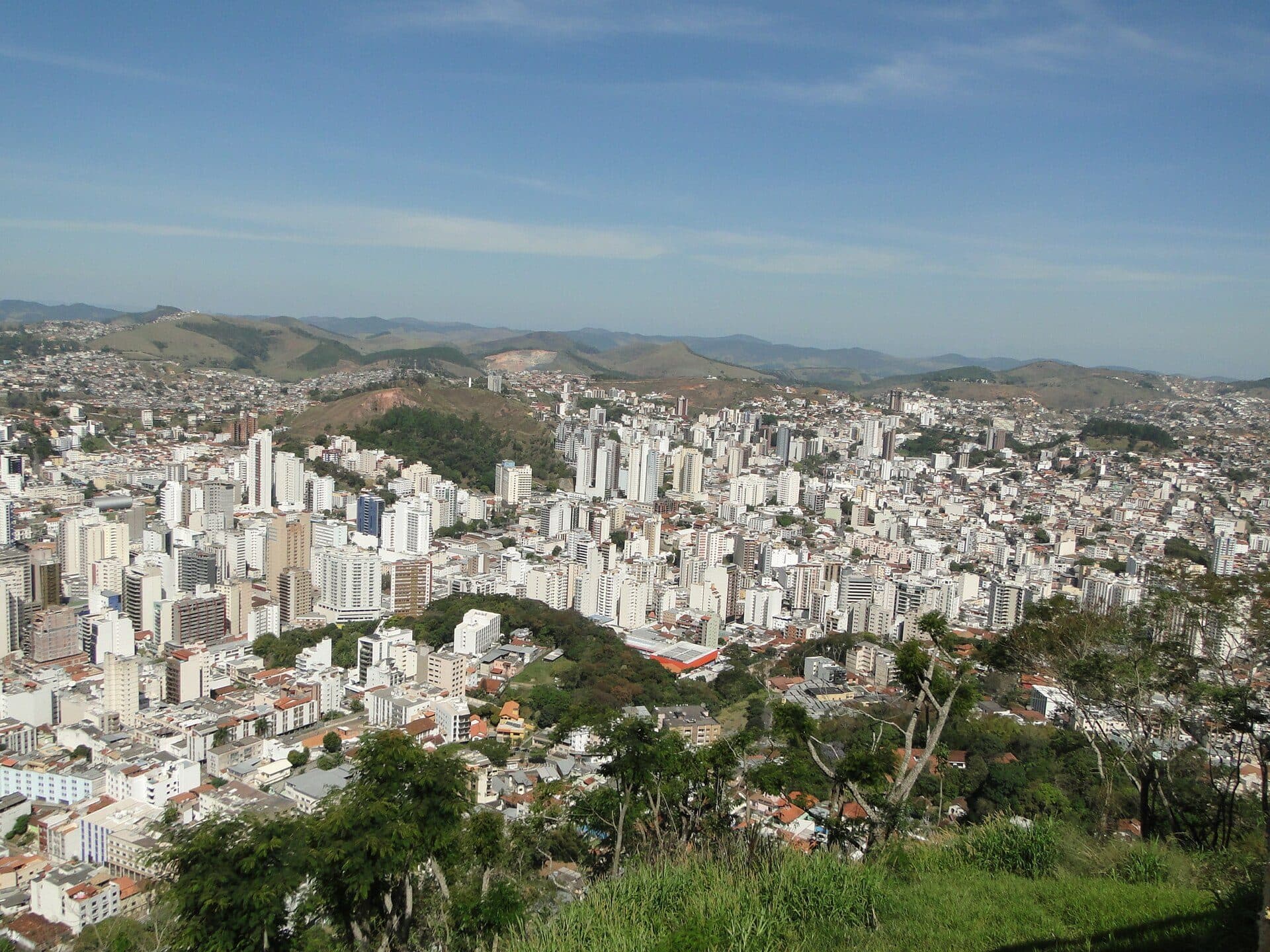 Vista panorâmica da cidade de Juiz de Fora a partir do mirante