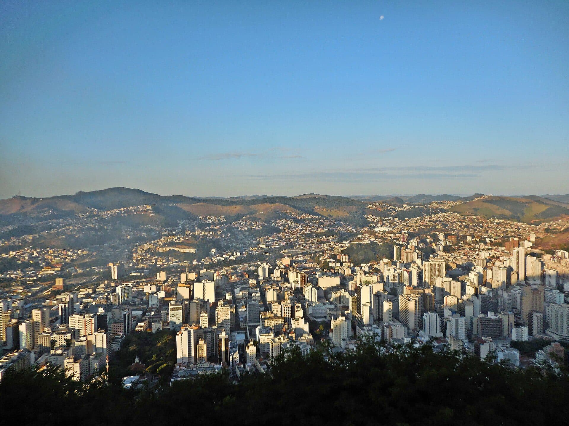 Vista panorâmica da cidade de Juiz de Fora a partir do Morro do Imperador