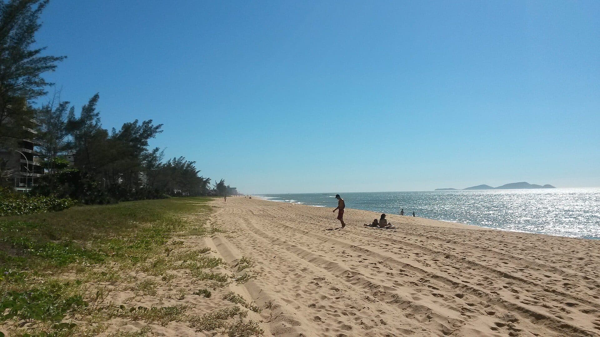 Vista panorâmica da Praia do Pecado em Macaé