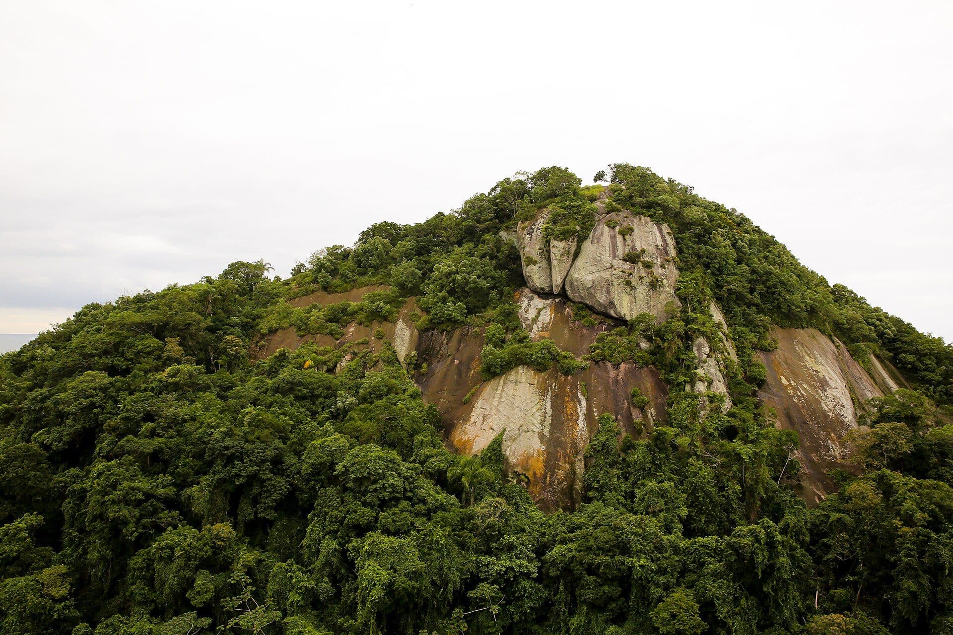 Vista da paisagem do Morro do Boi em Matinhos, Paraná