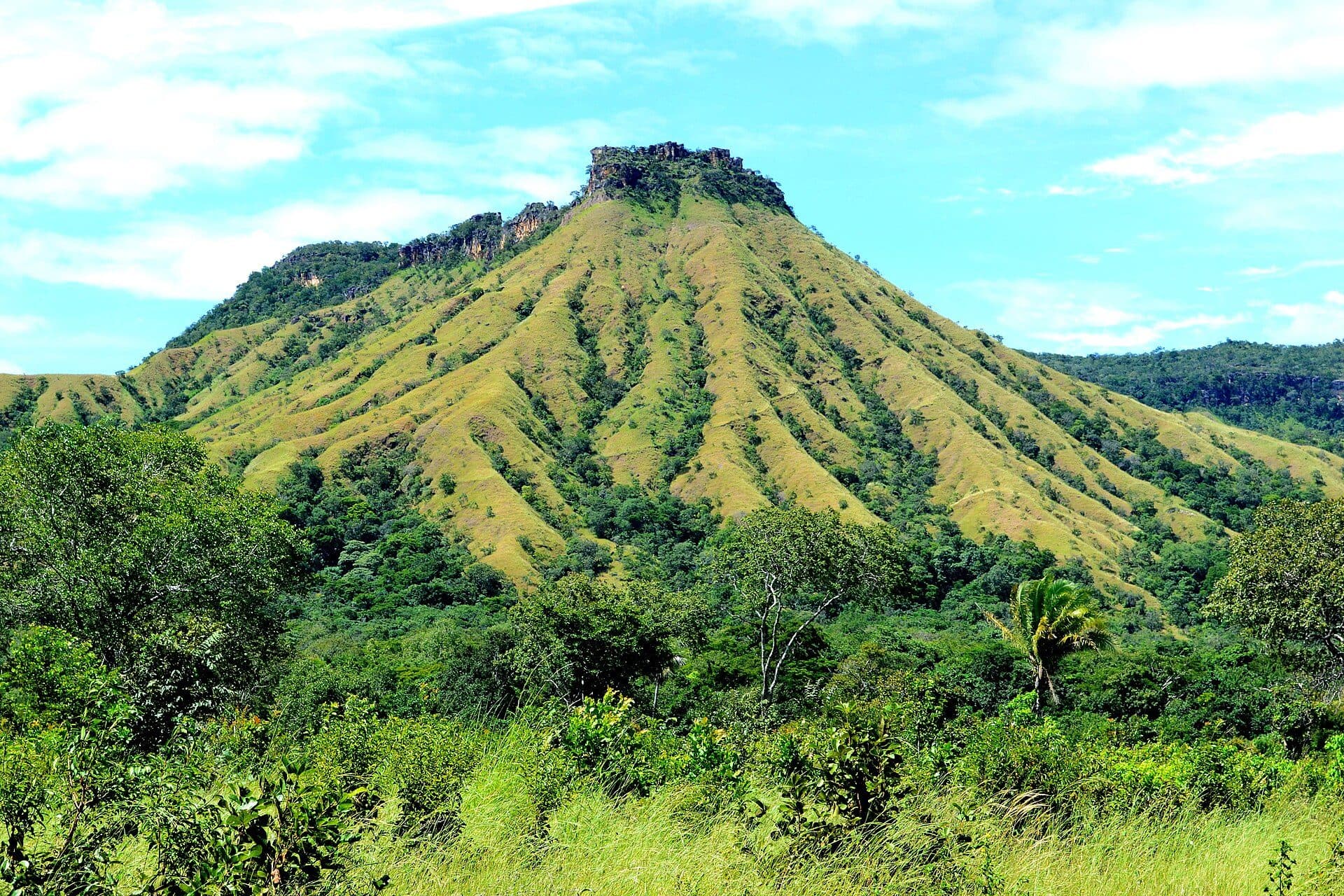 Vista panorâmica da formação rochosa do Morro do Segredo.