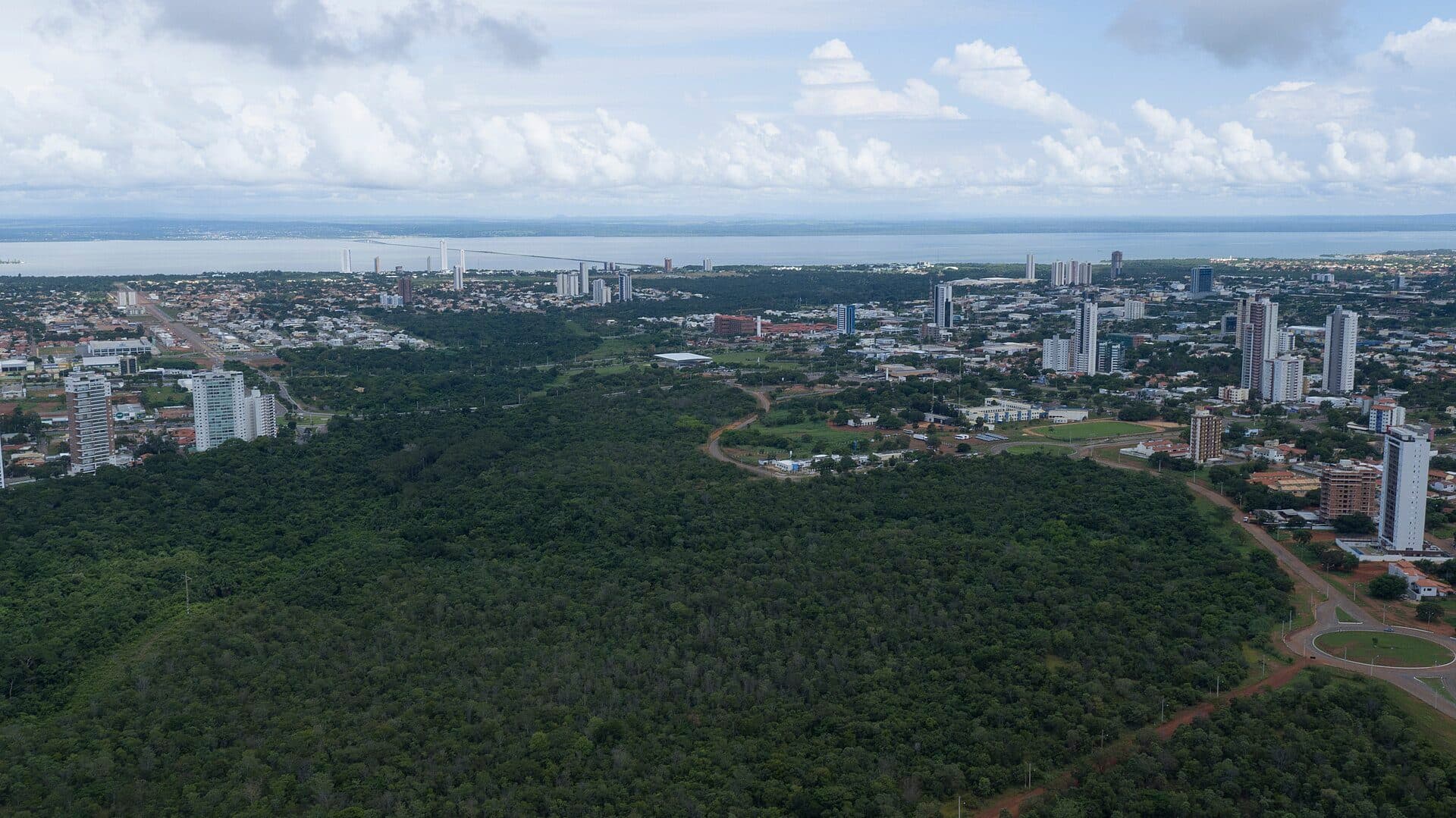 Vista do Parque Linear Cesamar em Palmas, Tocantins