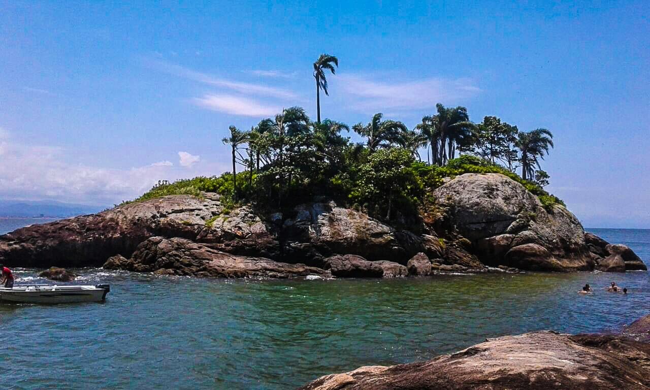 Vista da paisagem natural na Ilha do Guaraú