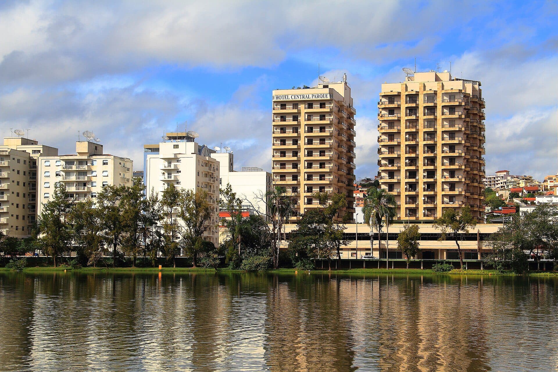 Fachada do Hotel Central Parque em São Lourenço, Minas Gerais