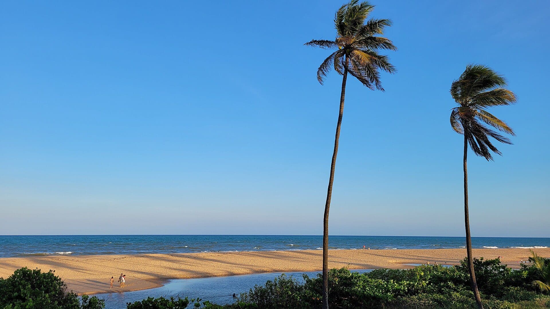 Vista da Praia de Imbassaí e do Rio Imbassaí desaguando no Oceano Atlântico