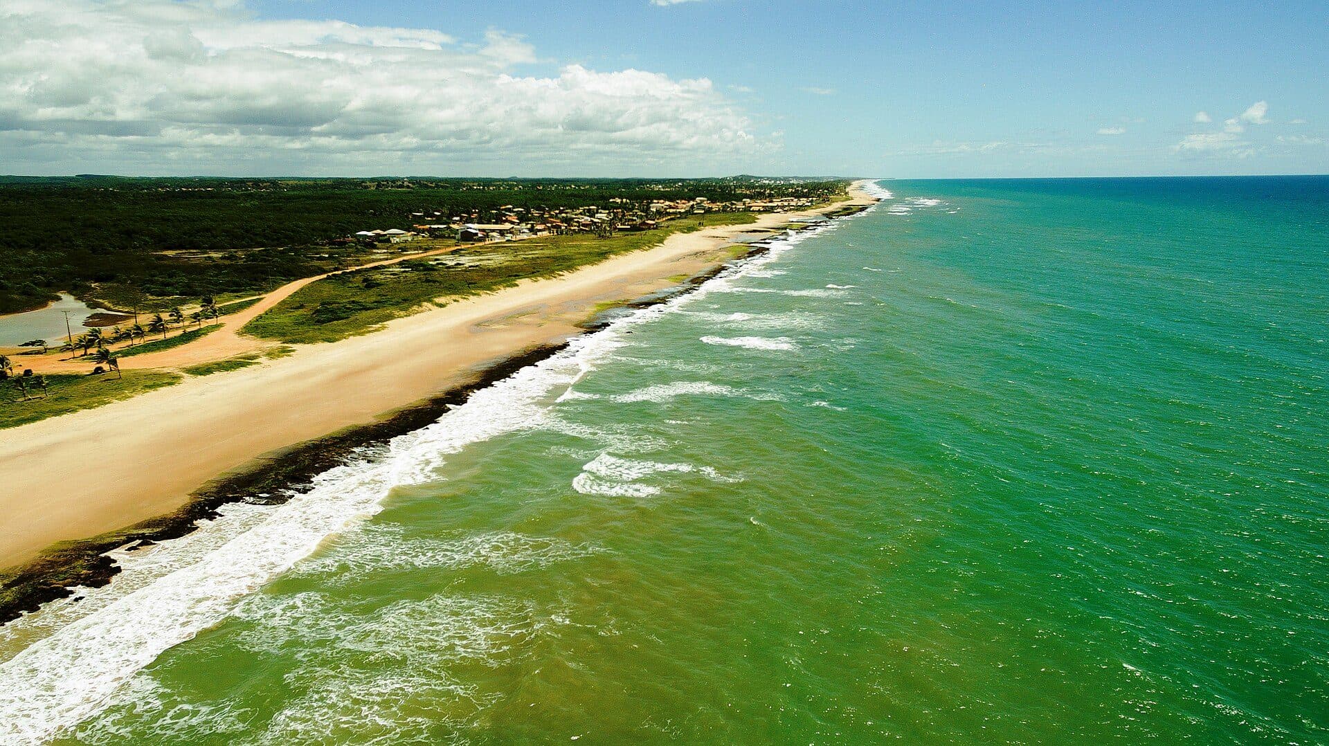Vista da Praia do Porto de Sauípe em Mata de São João na Bahia