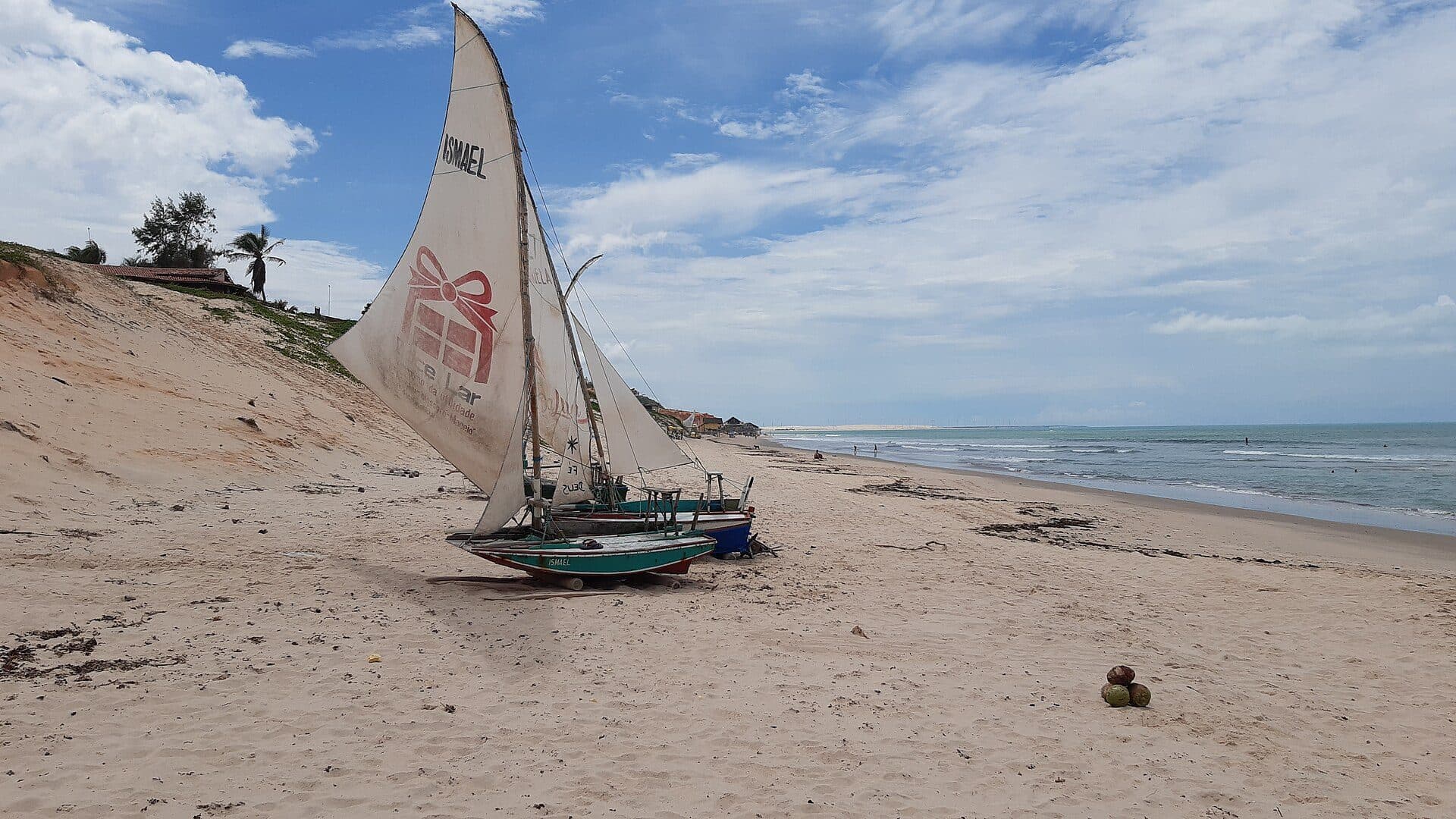 Vista da praia de Canoa Quebrada no litoral do Ceará
