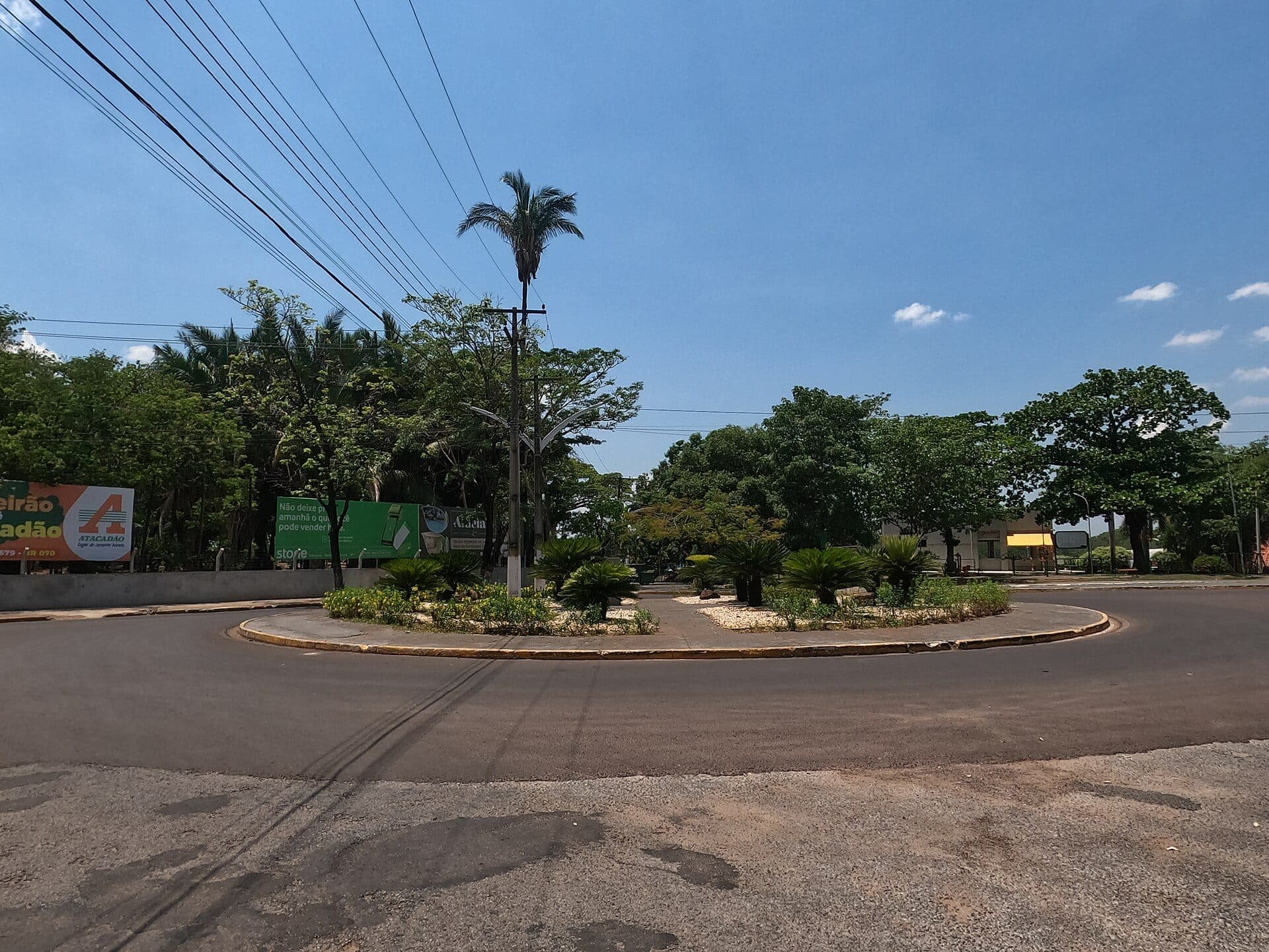 Vista da orla do Rio Garças em Barra do Garças, no Mato Grosso