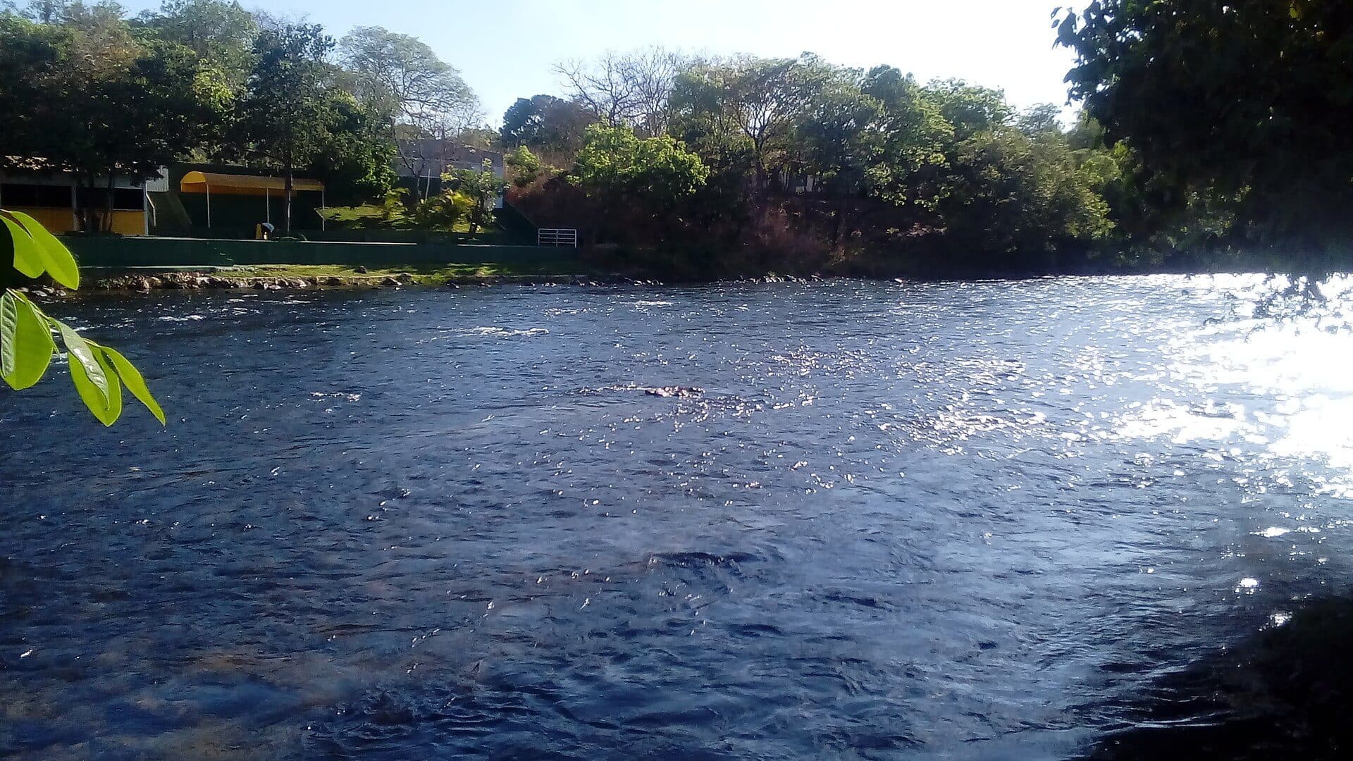 Vista das águas do Rio de Ondas em Barreiras na Bahia