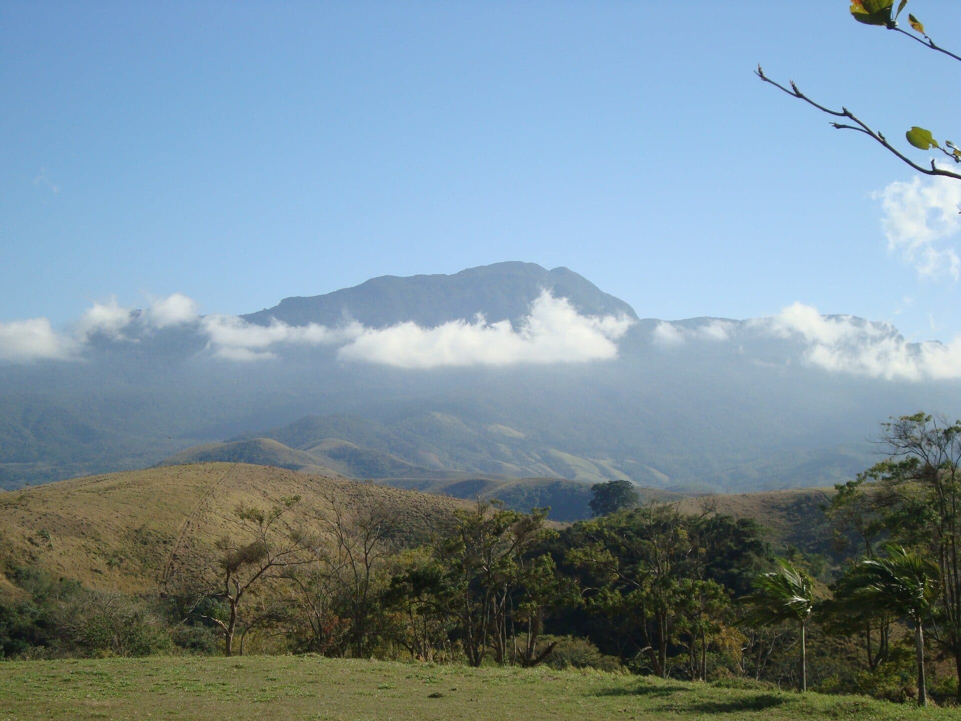 Vista da paisagem montanhosa da Serra da Mantiqueira