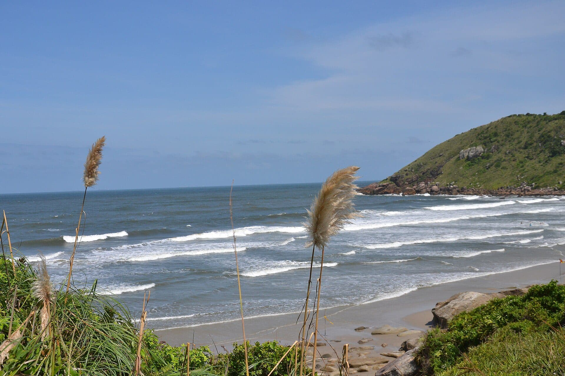 Vista da praia na Ilha do Mel em Paranaguá, Paraná