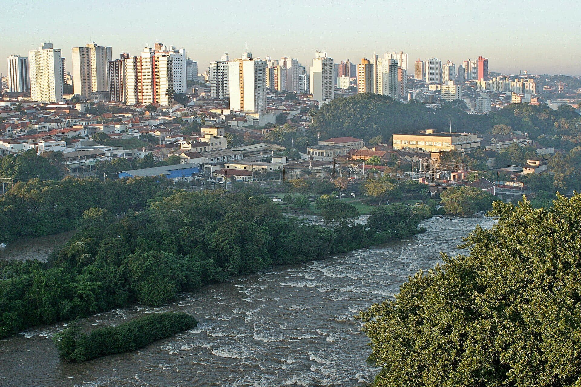 Vista do Rio Piracicaba na cidade de Piracicaba